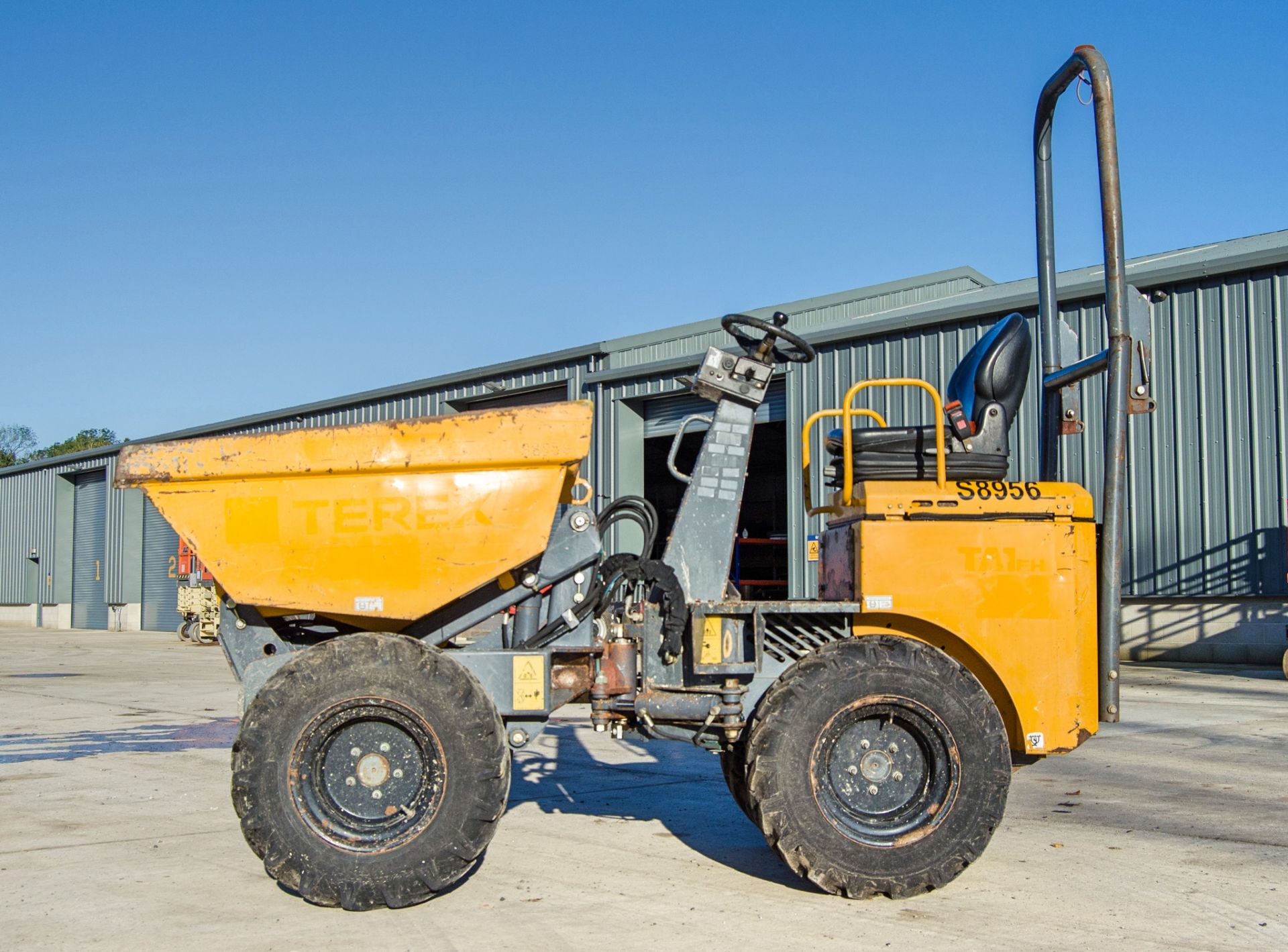 Terex TA1EH 1 tonne hi-tip dumper Year: 2015 S/N: EF4NY2398 Recorded Hours: 1369 S8956 - Image 7 of 24