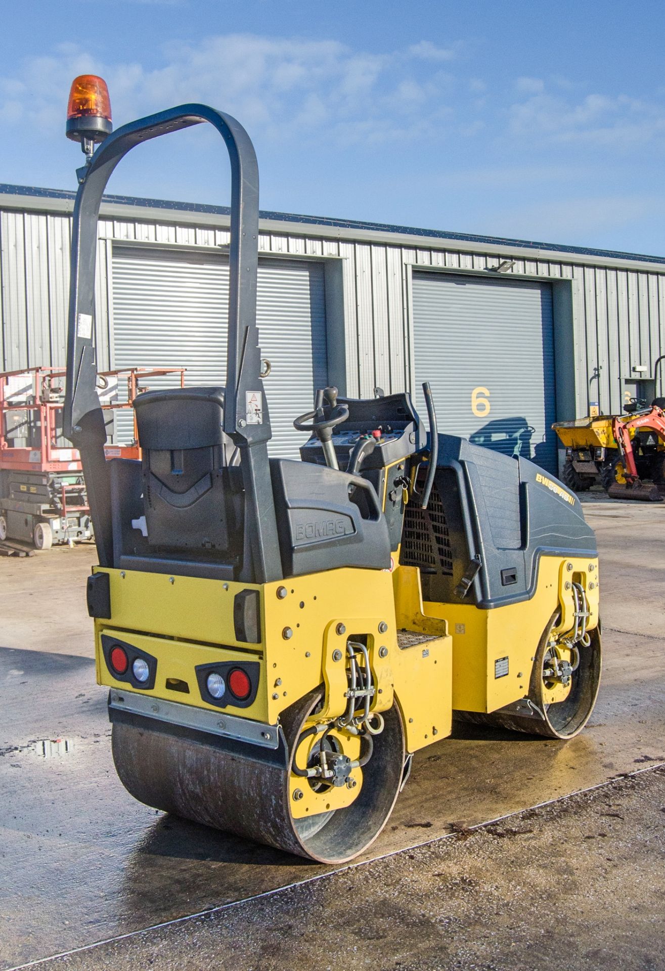 Bomag BW80 AD-5 double drum ride on roller Year: 2018 S/N: 2091011 Recorded Hours: 426 - Image 4 of 21