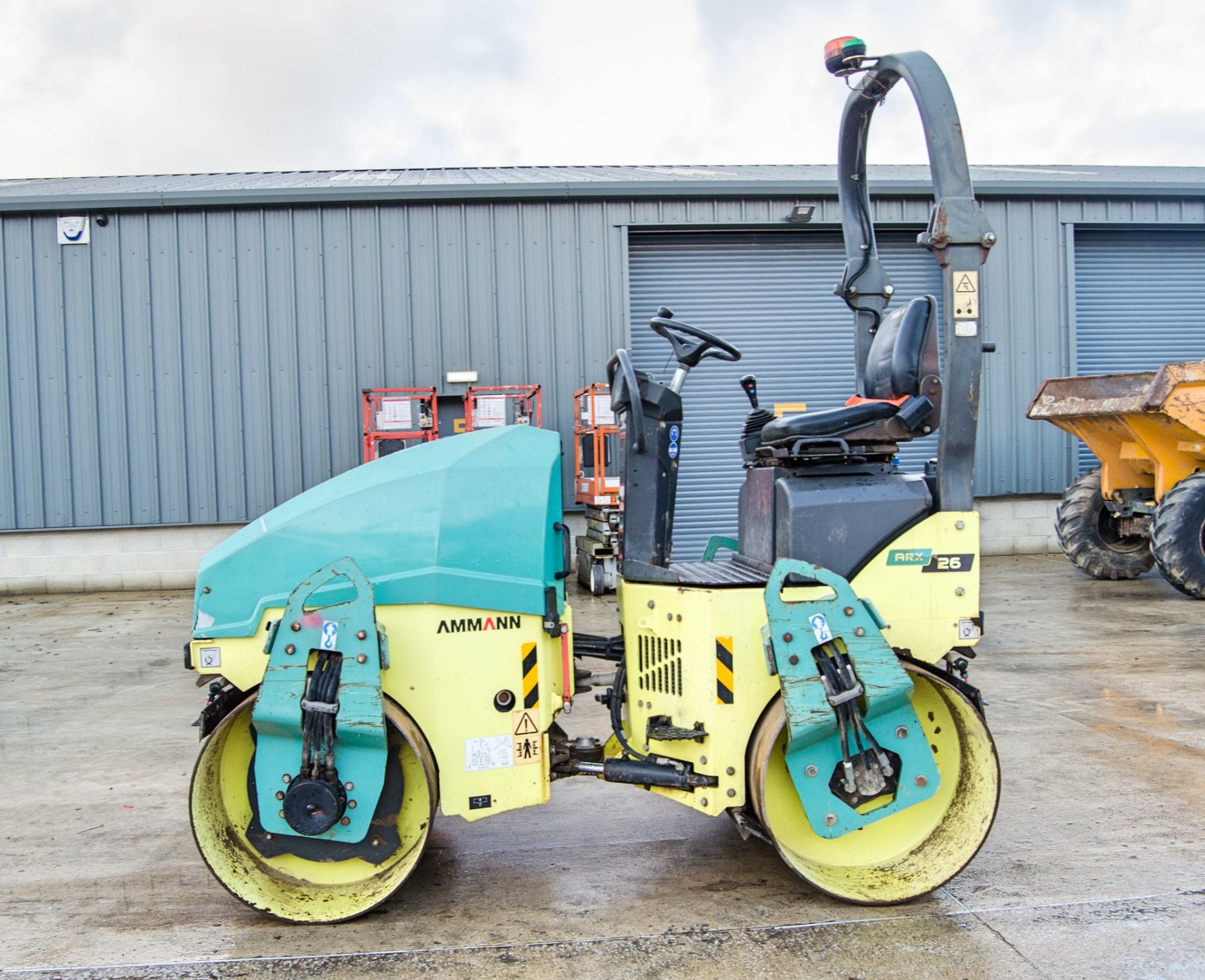 Ammann ARX26 double drum ride on roller Year: 2015 S/N: 6150218 Recorded Hours: Not displayed 2049 - Image 6 of 19