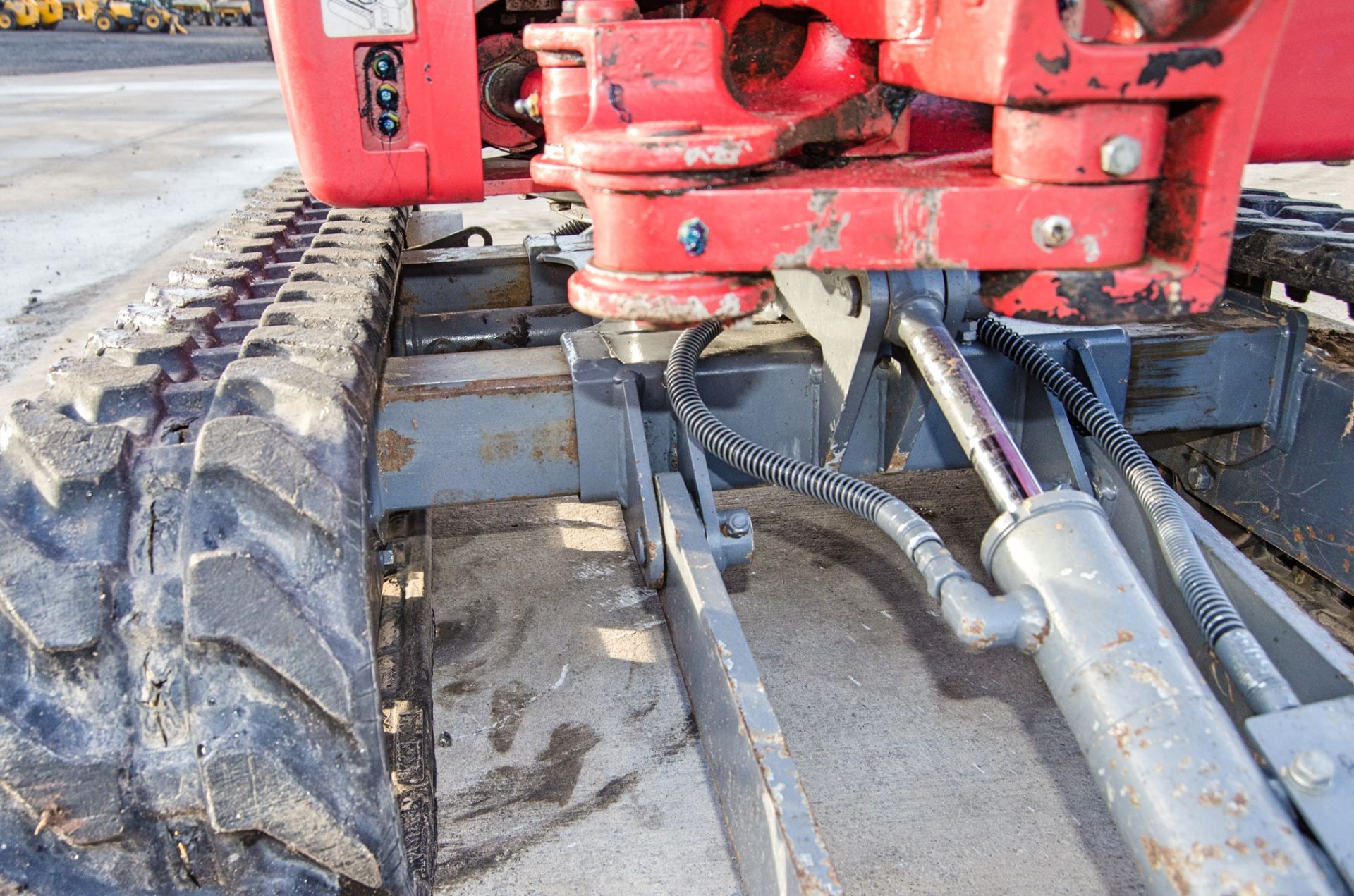 Takeuchi TB210 1.1 tonne rubber tracked micro excavator Year: 2022 S/N: 8698 Recorded Hours: 300 - Image 19 of 29