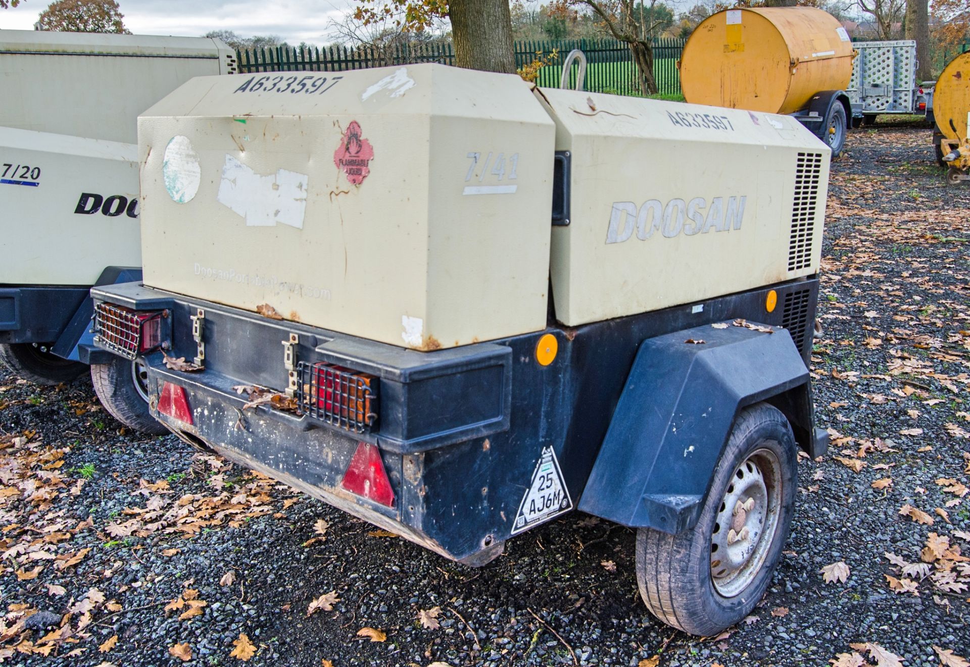 Doosan 7/41 diesel driven fast tow mobile air compressor Year: 2014 S/N: 432642 Recorded Hours: - Image 3 of 11