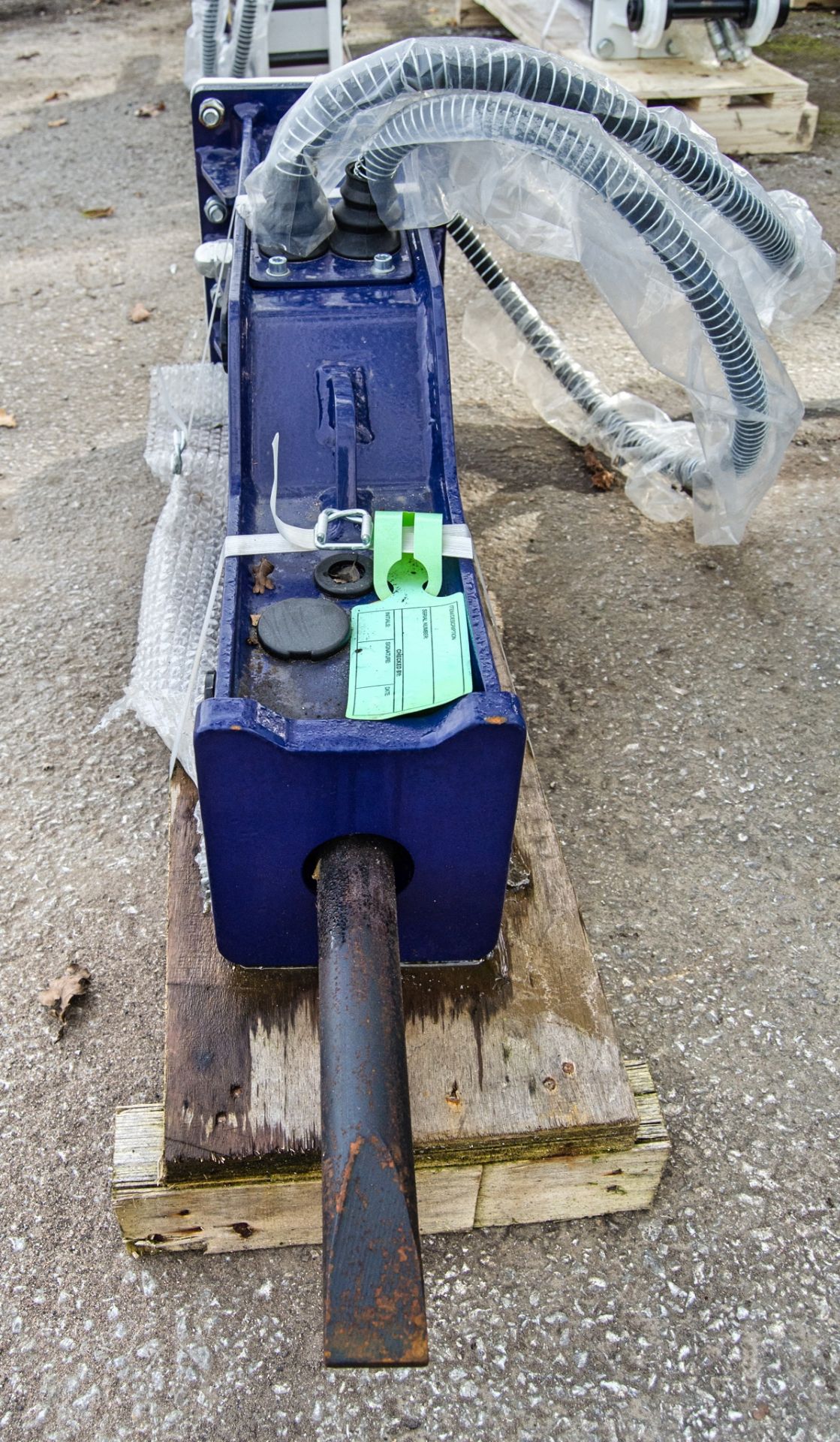 Hirox HDX05 hydraulic breaker to suit 3/4 to 1.5 tonne mini excavator  Pin diameter: 25mm Pin - Image 3 of 4