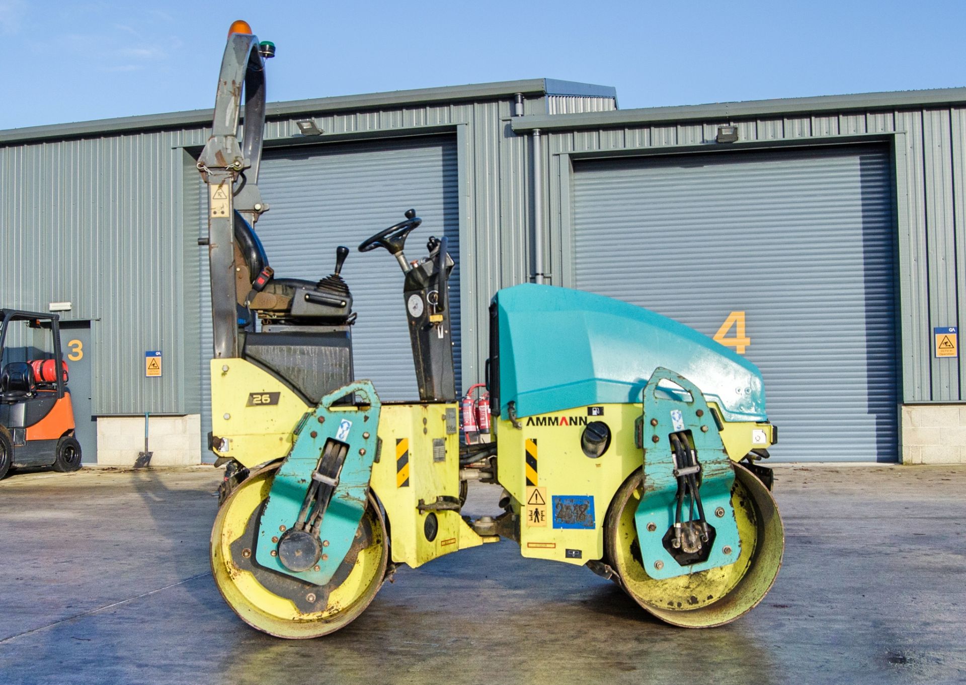 Ammann ARX26 double drum ride on roller Year: 2015 S/N: 6150215 Recorded Hours: 812 2048 - Image 8 of 21