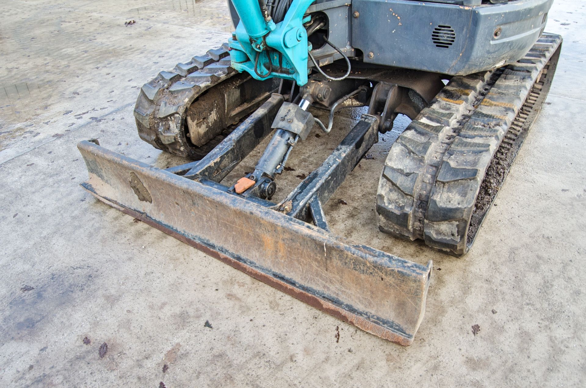 Kobelco SK50SR Grand 5 tonne rubber tracked excavator S/N: PJ06-08238 Recorded Hours: 2279 blade, - Image 13 of 24