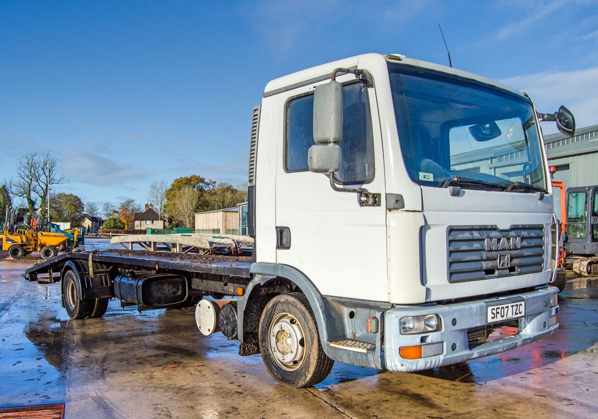 MAN 8.184 7.5 tonne beaver tail lorry Registration Number: SF07 TZC Date of Registration: 01/08/2007 - Image 2 of 25