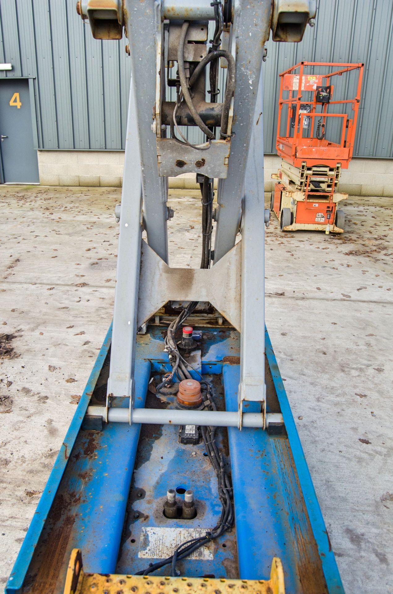 Genie GS1932 battery electric scissor lift access platform Year: 2014 S/N: 15867 Recorded Hours: - Image 7 of 10