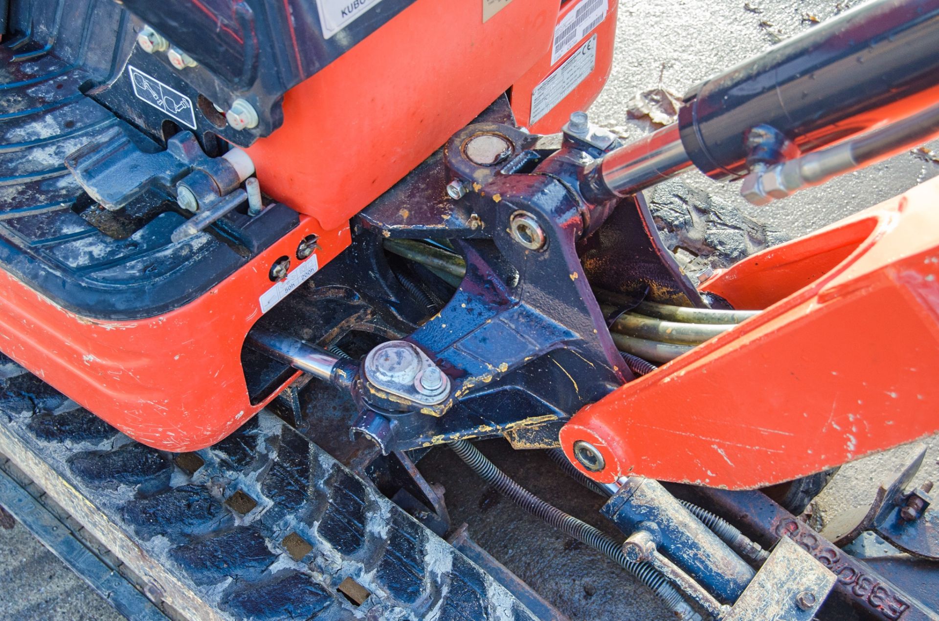 Kubota K008-3 0.8 tonne rubber tracked mini excavator Year: 2019 S/N: 31866 Recorded Hours: 1193 - Image 18 of 26