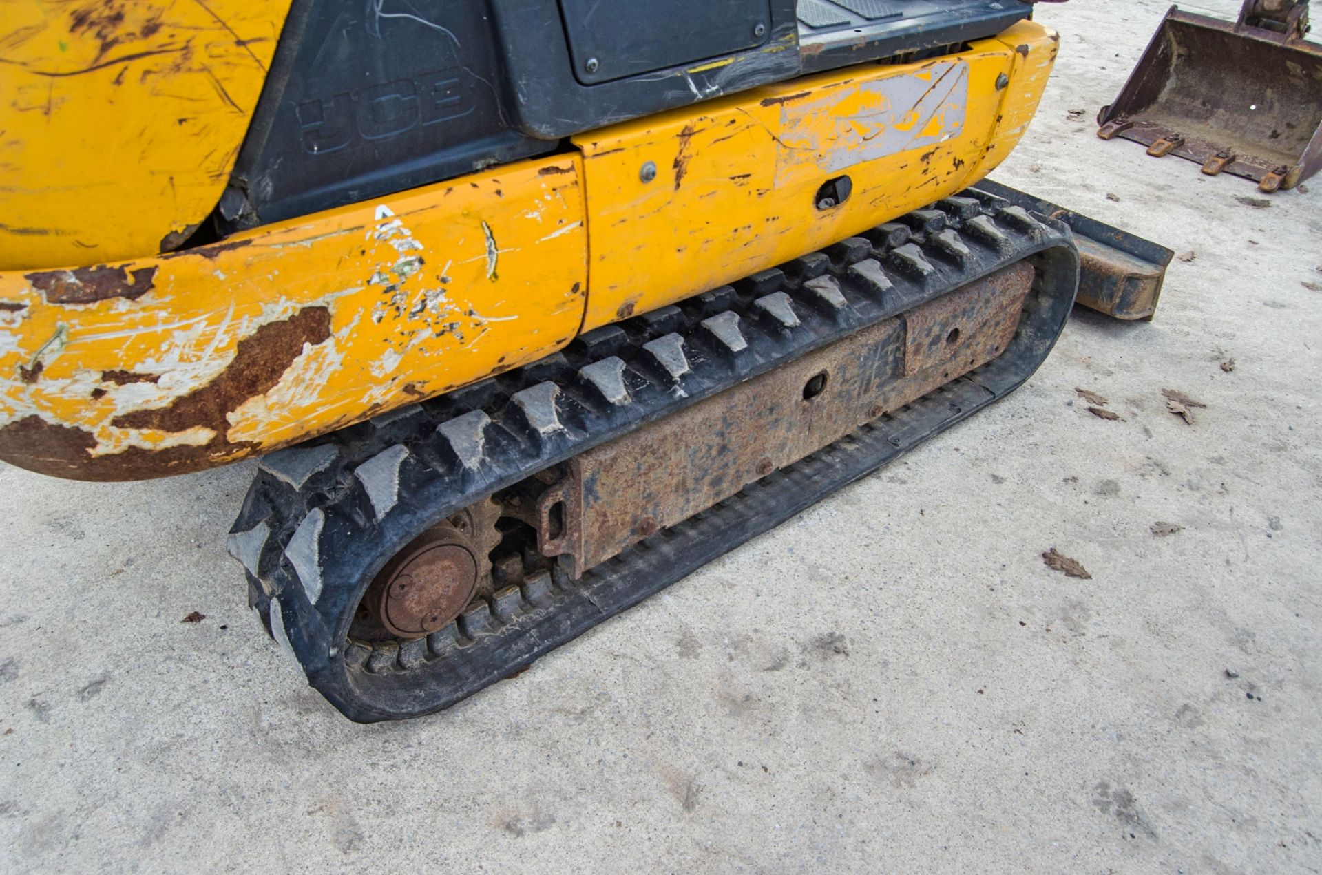 JCB 8016 1.5 tonne rubber tracked mini excavator Year: 2017 S/N: 2072019 Recorded Hours: 1796 blade, - Image 9 of 24