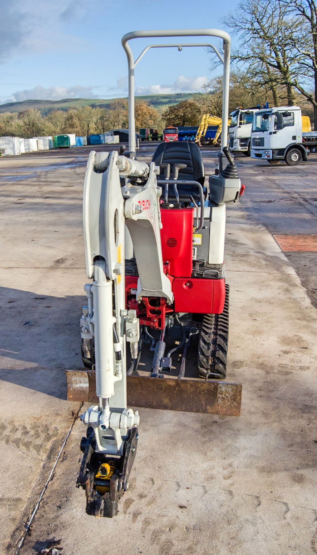Takeuchi TB210 1.1 tonne rubber tracked micro excavator Year: 2022 S/N: 8698 Recorded Hours: 300 - Image 5 of 29