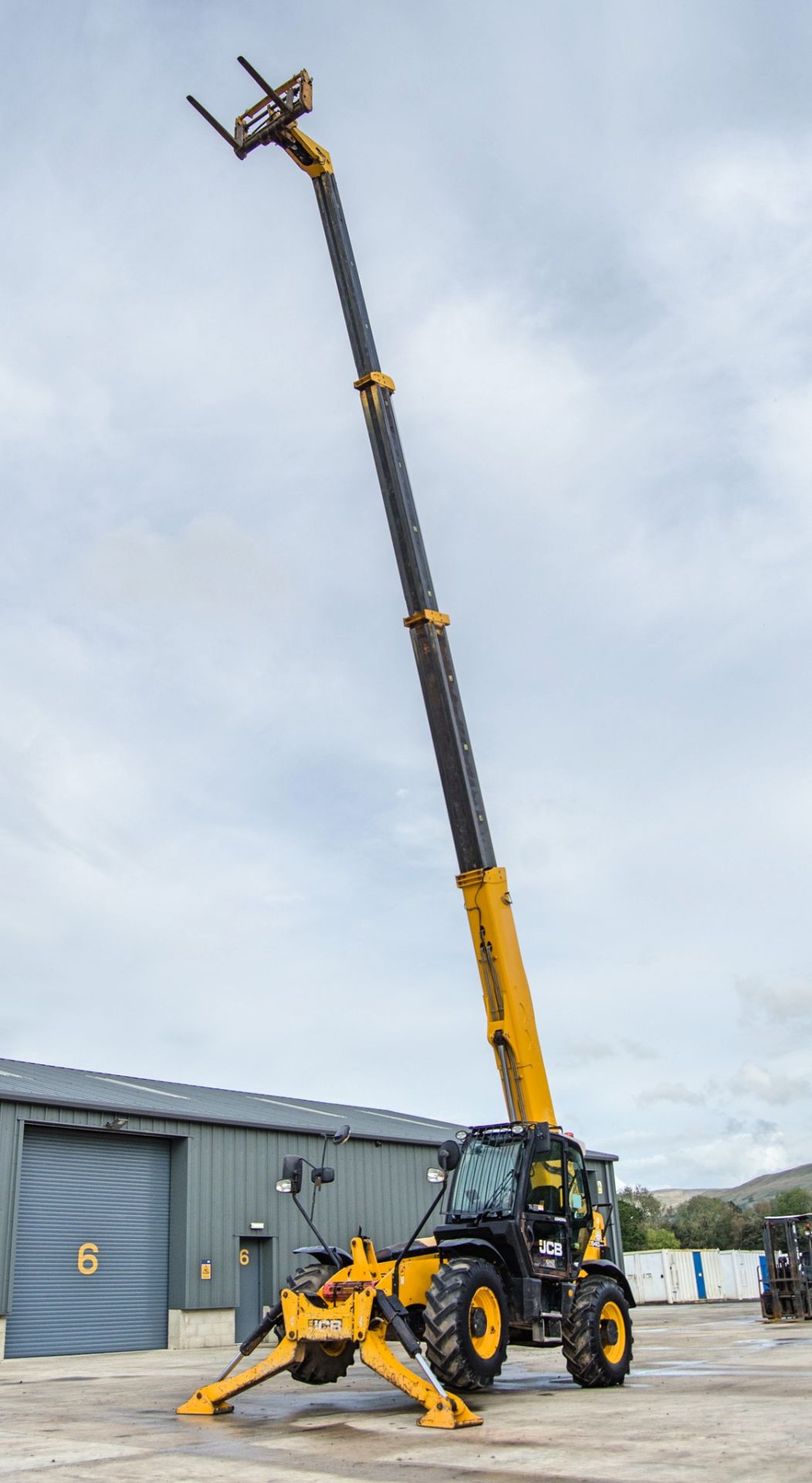 JCB 540-170 T4i III 17 metre telescopic handler  Year: 2013  S/N: 2180029  Recorded Hours: 7997  c/w - Image 9 of 26