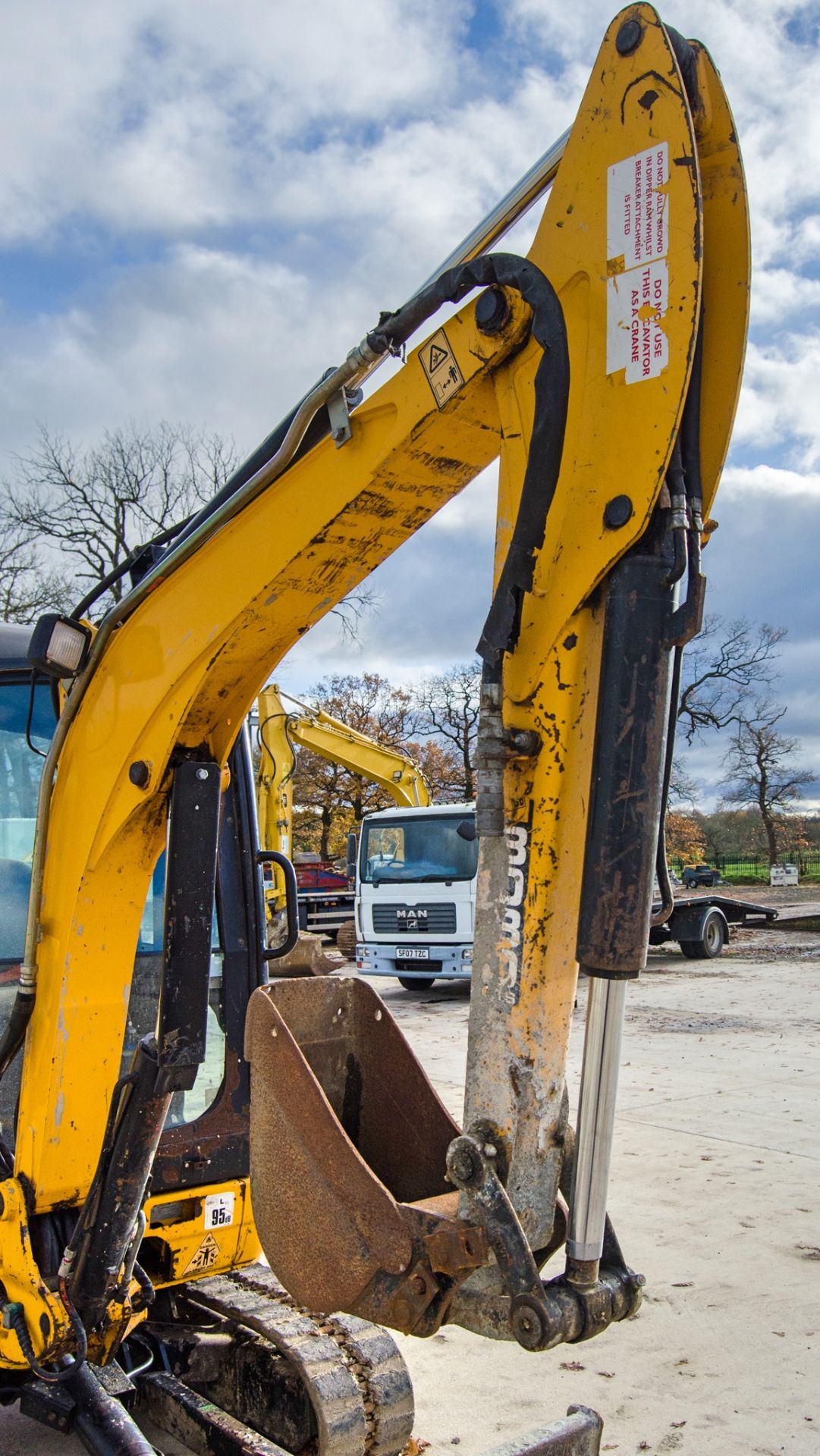 JCB 8030 ZTS 3 tonne rubber tracked mini excavator Year: 2015 S/N: 2432319 Recorded Hours: 3205 - Image 15 of 27