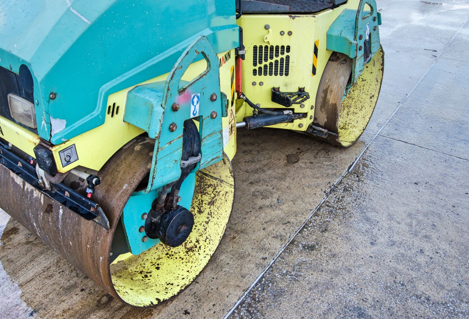 Ammann ARX26 double drum ride on roller Year: 2015 S/N: 6150218 Recorded Hours: Not displayed 2049 - Image 11 of 19