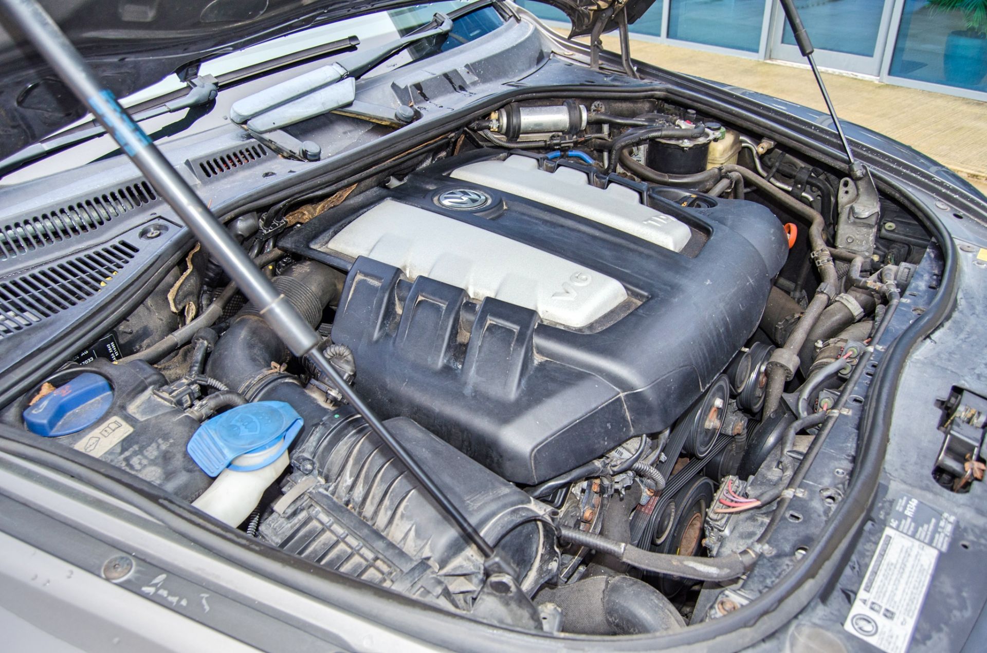 Volkswagen Touareg Altitude V6 2967cc TDi automatic 5 door estate car Registration Number: MF10 - Image 36 of 37