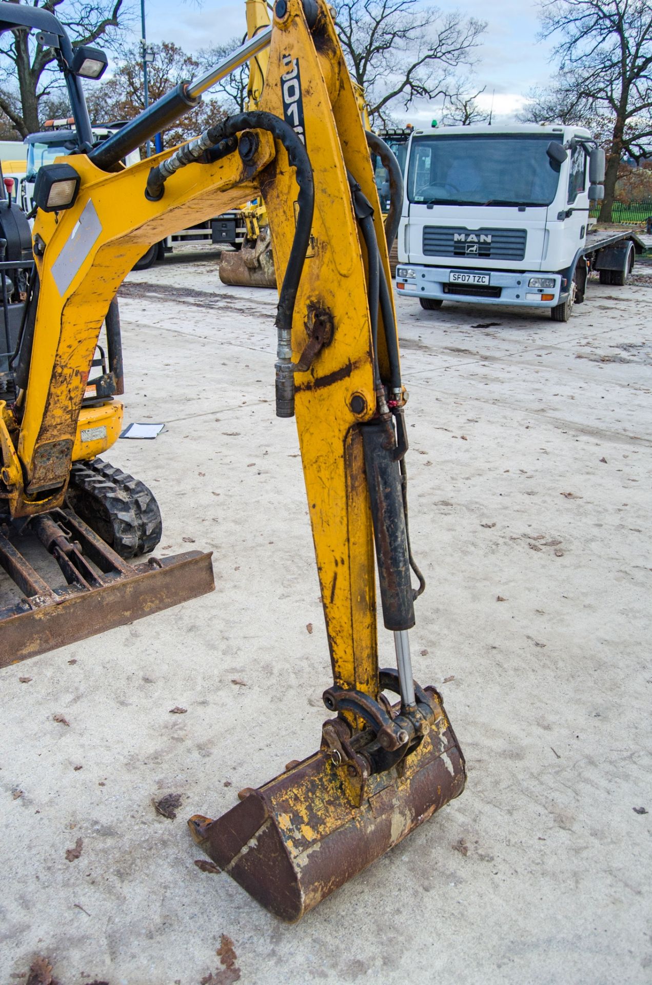 JCB 8016 1.5 tonne rubber tracked mini excavator Year: 2017 S/N: 2072019 Recorded Hours: 1796 blade, - Image 15 of 24