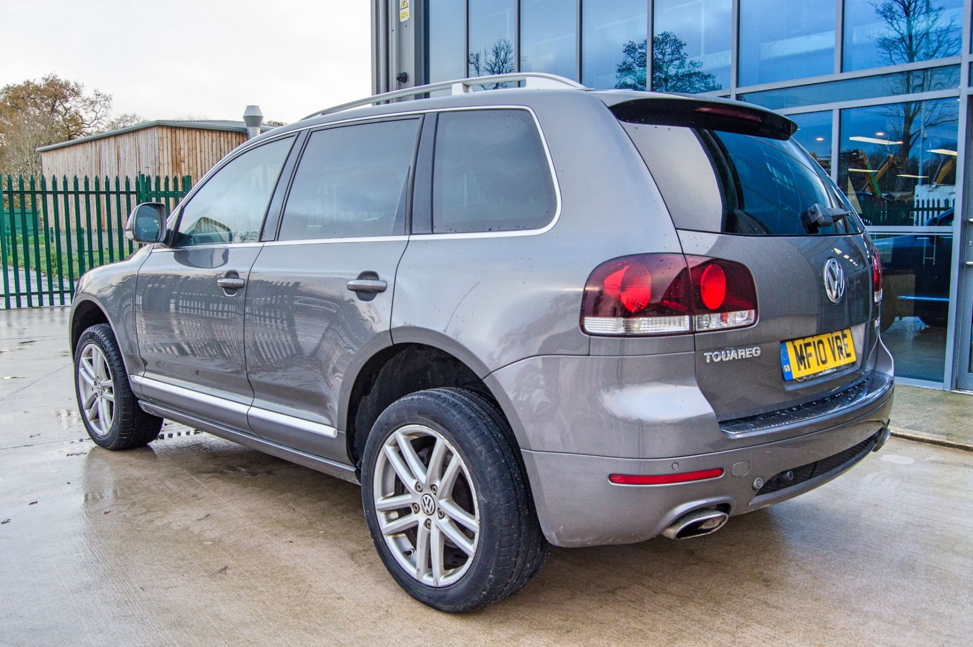 Volkswagen Touareg Altitude V6 2967cc TDi automatic 5 door estate car Registration Number: MF10 - Image 3 of 37