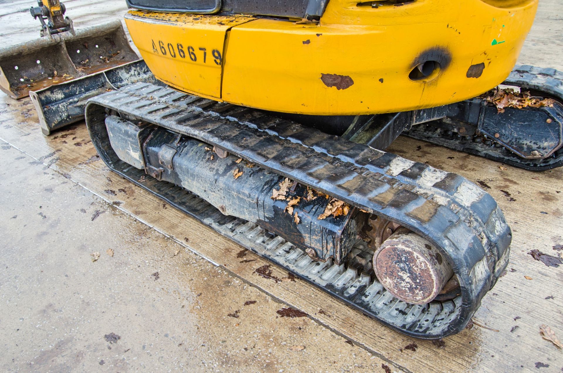 JCB 8025 ZTS 2.5 tonne rubber tracked mini excavator Year: 2013 S/N: 2226866 Recorded Hours: 3768 - Image 11 of 24