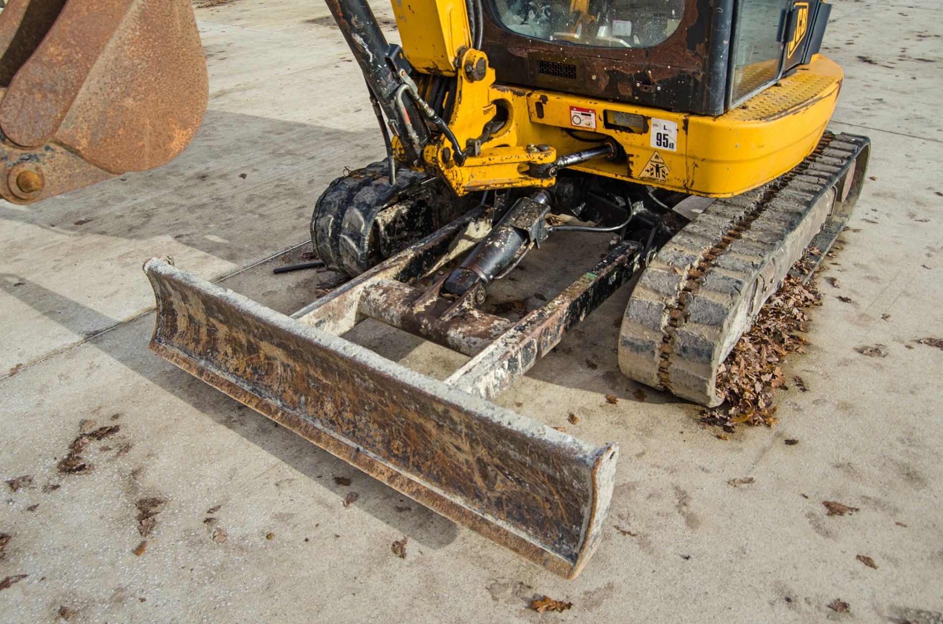 JCB 8030 ZTS 3 tonne rubber tracked mini excavator Year: 2015 S/N: 2432319 Recorded Hours: 3205 - Image 13 of 27