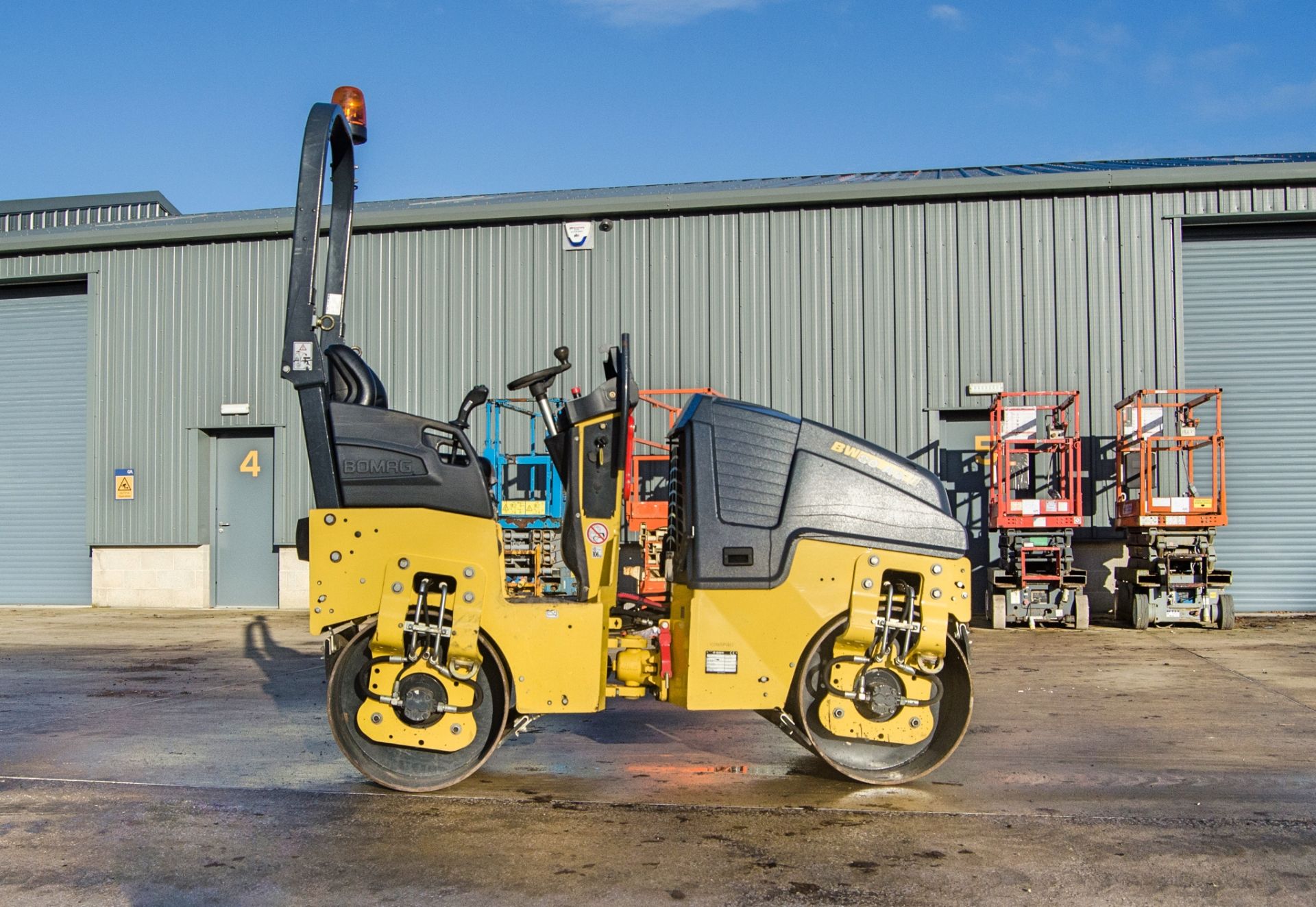 Bomag BW80 AD-5 double drum ride on roller Year: 2018 S/N: 2091011 Recorded Hours: 426 - Image 8 of 21