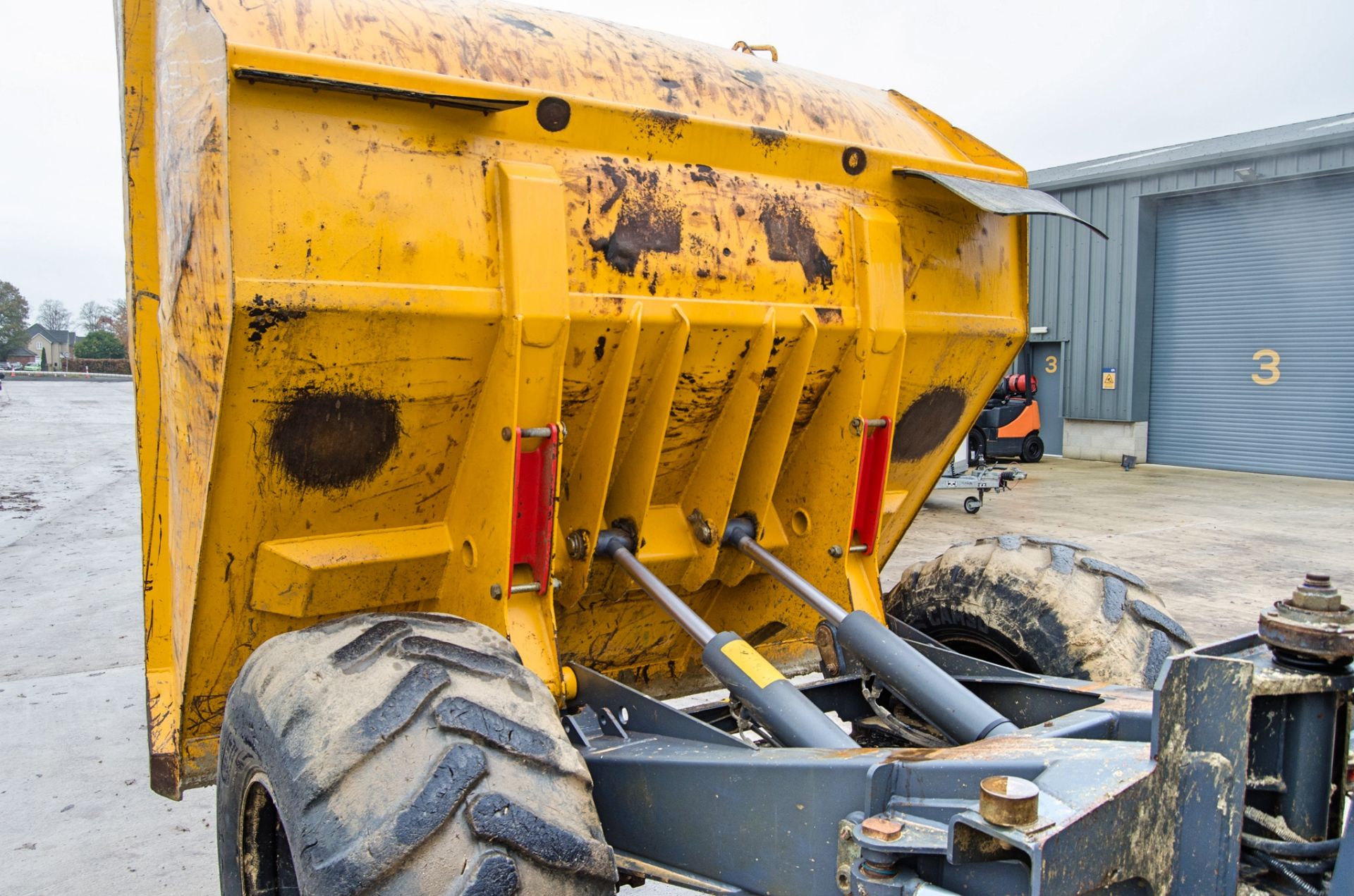 Terex TA9 9 tonne straight skip dumper Year: 2015 S/N: EF2PK6685 Recorded Hours: 3082 2002 - Image 11 of 23