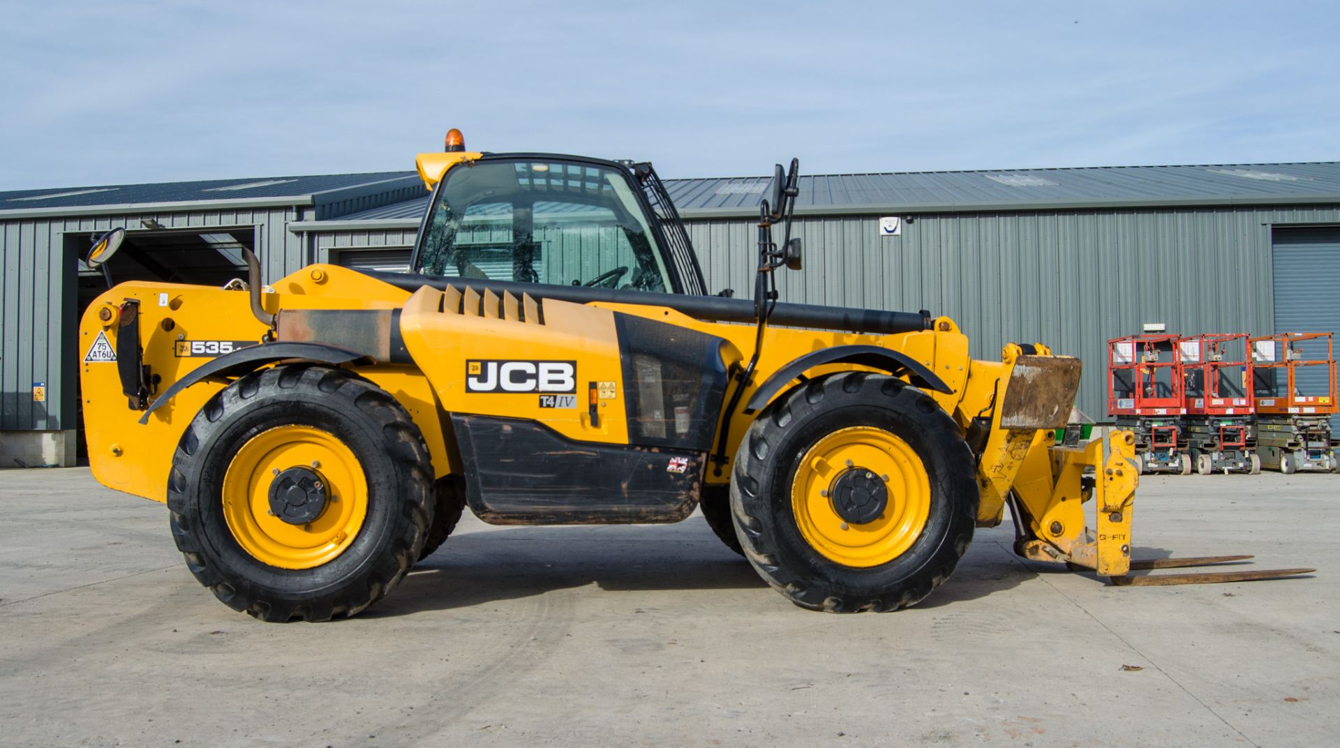 JCB 535-125 Hi-Viz T4 IV 12.5 metre telescopic handler Year: 2018 S/N: 2725276 Recorded Hours: - Image 8 of 26