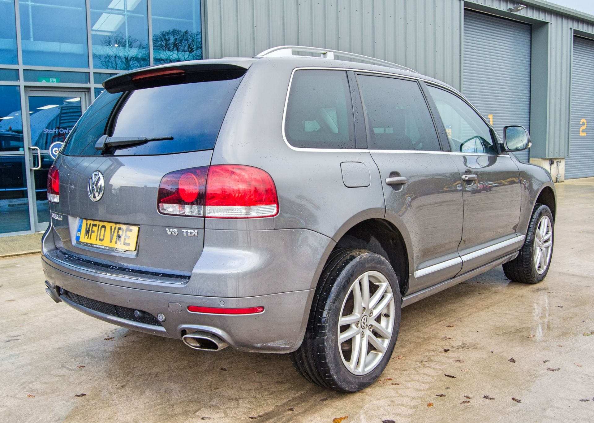 Volkswagen Touareg Altitude V6 2967cc TDi automatic 5 door estate car Registration Number: MF10 - Image 4 of 37