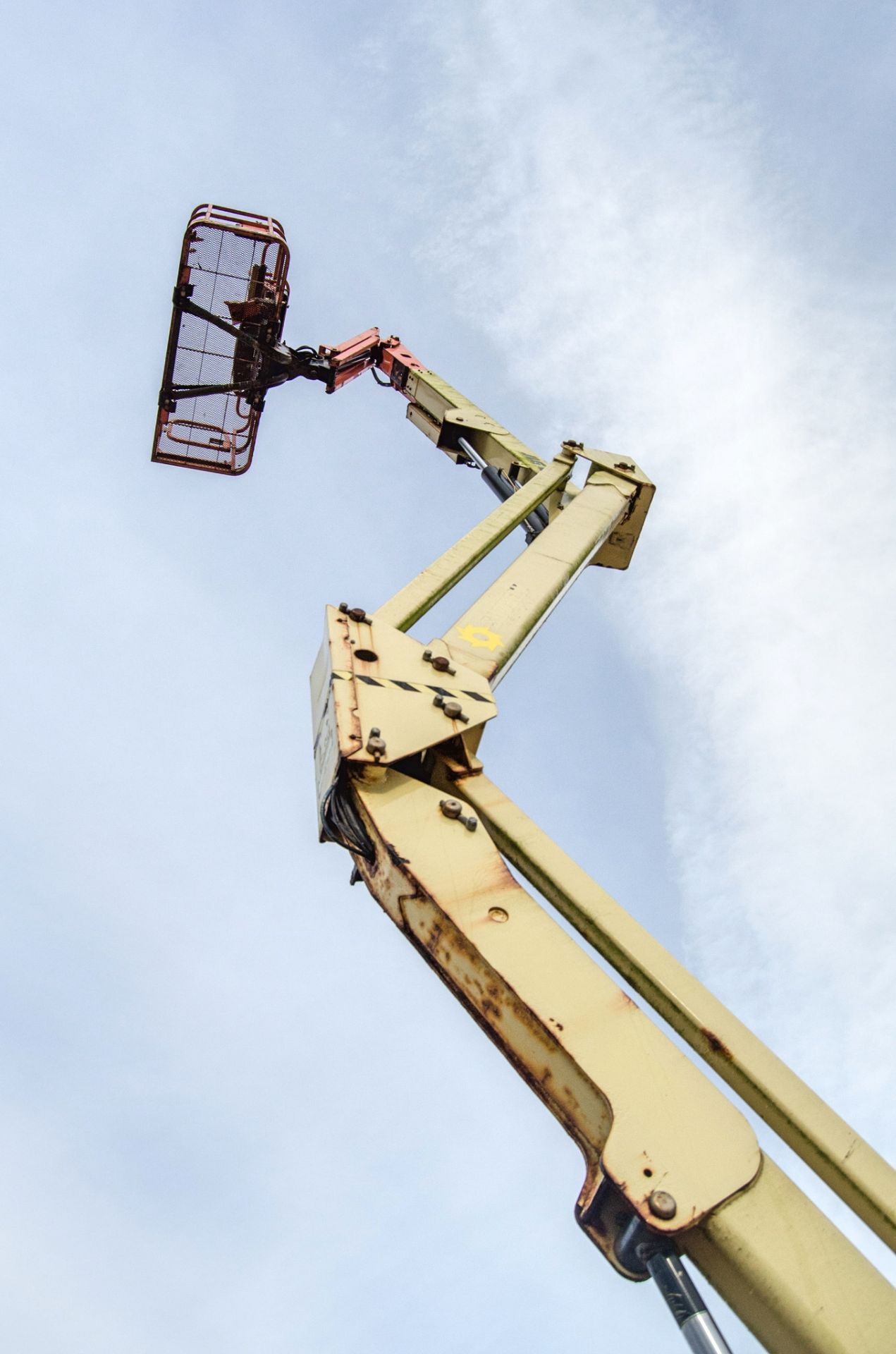 JLG 450AJ Series II diesel/electric articulated boom lift access platform Year: 2015 S/N: E300002771 - Image 10 of 21