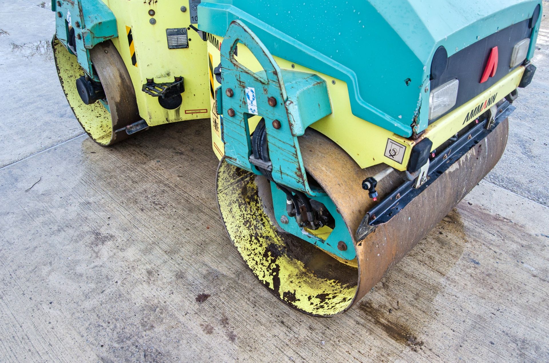 Ammann ARX26 double drum ride on roller Year: 2015 S/N: 6150218 Recorded Hours: Not displayed 2049 - Image 8 of 19