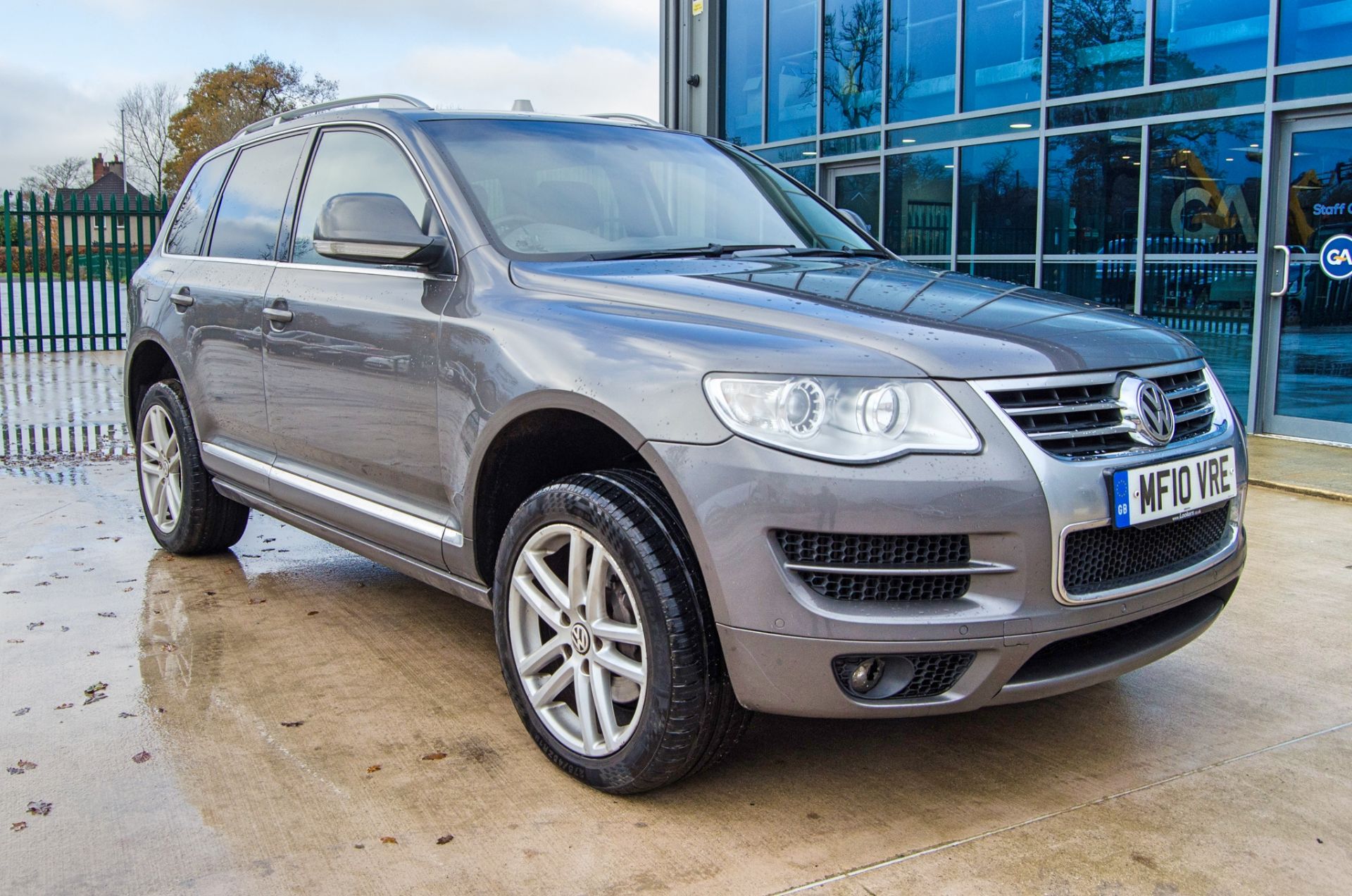 Volkswagen Touareg Altitude V6 2967cc TDi automatic 5 door estate car Registration Number: MF10 - Image 2 of 37