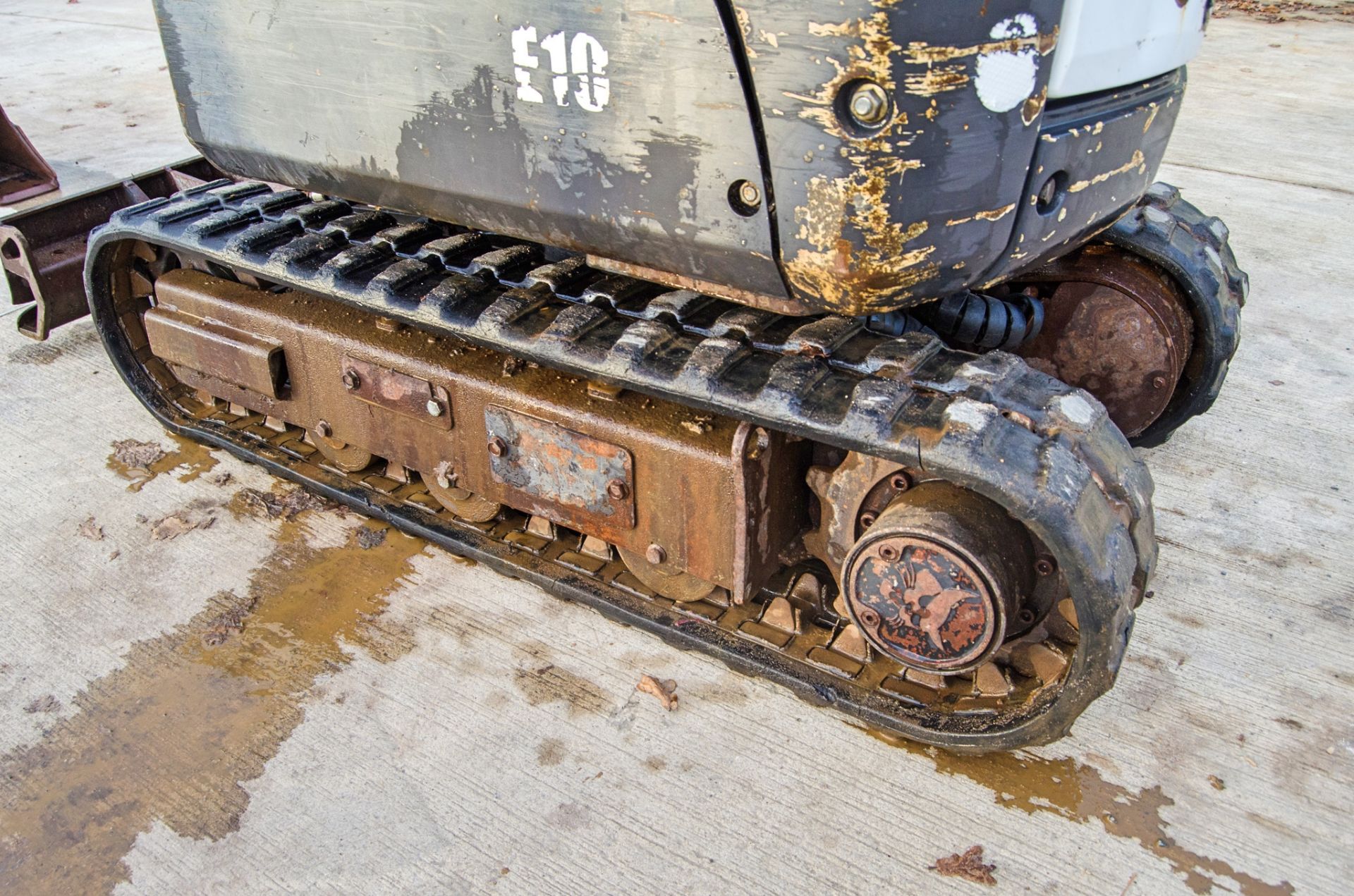 Bobcat E10 1 tonne rubber tracked mini excavator Year: 2016 S/N: P14581 Recorded Hours: 2429 - Image 11 of 26