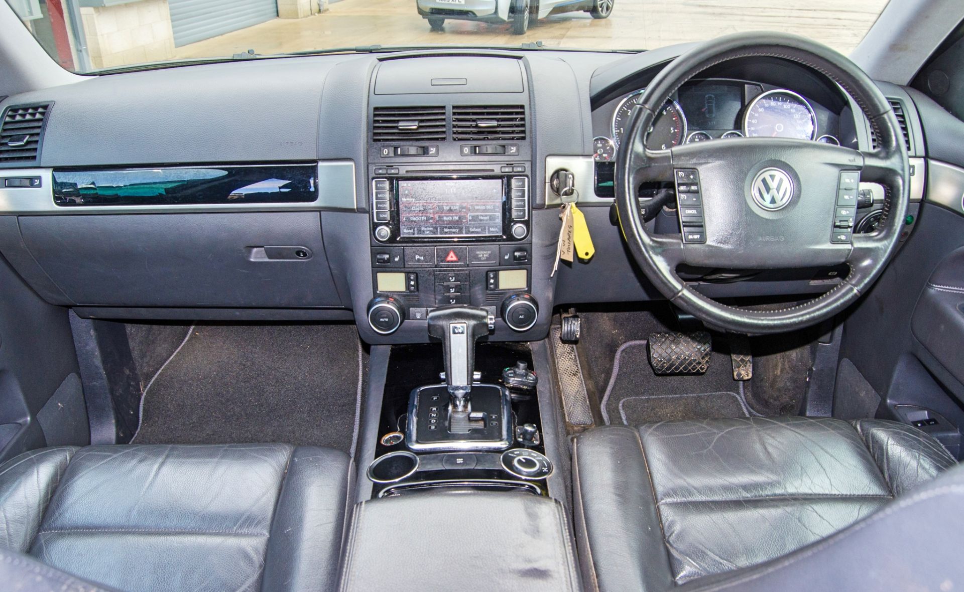 Volkswagen Touareg Altitude V6 2967cc TDi automatic 5 door estate car Registration Number: MF10 - Image 28 of 37