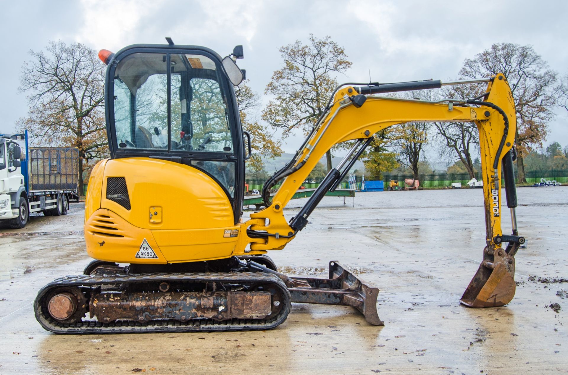 JCB 8030 ZTS 3 tonne rubber tracked mini excavator Year: 2014 S/N: 2432137 Recorded Hours: 3161 - Image 8 of 24
