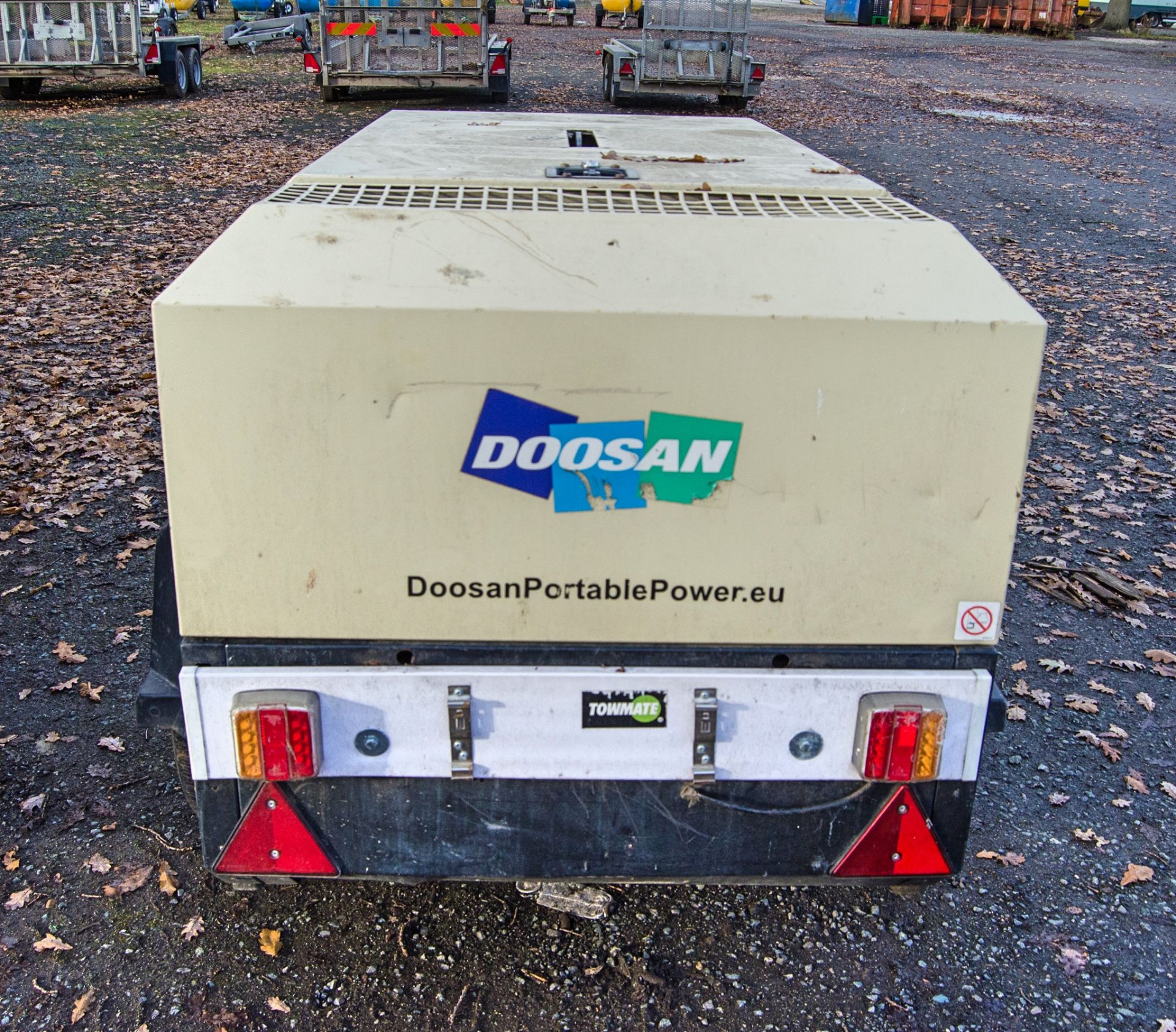 Doosan 7/41 diesel driven fast tow mobile air compressor Year: 2015 S/N: 433791 Recorded Hours: - Image 6 of 11