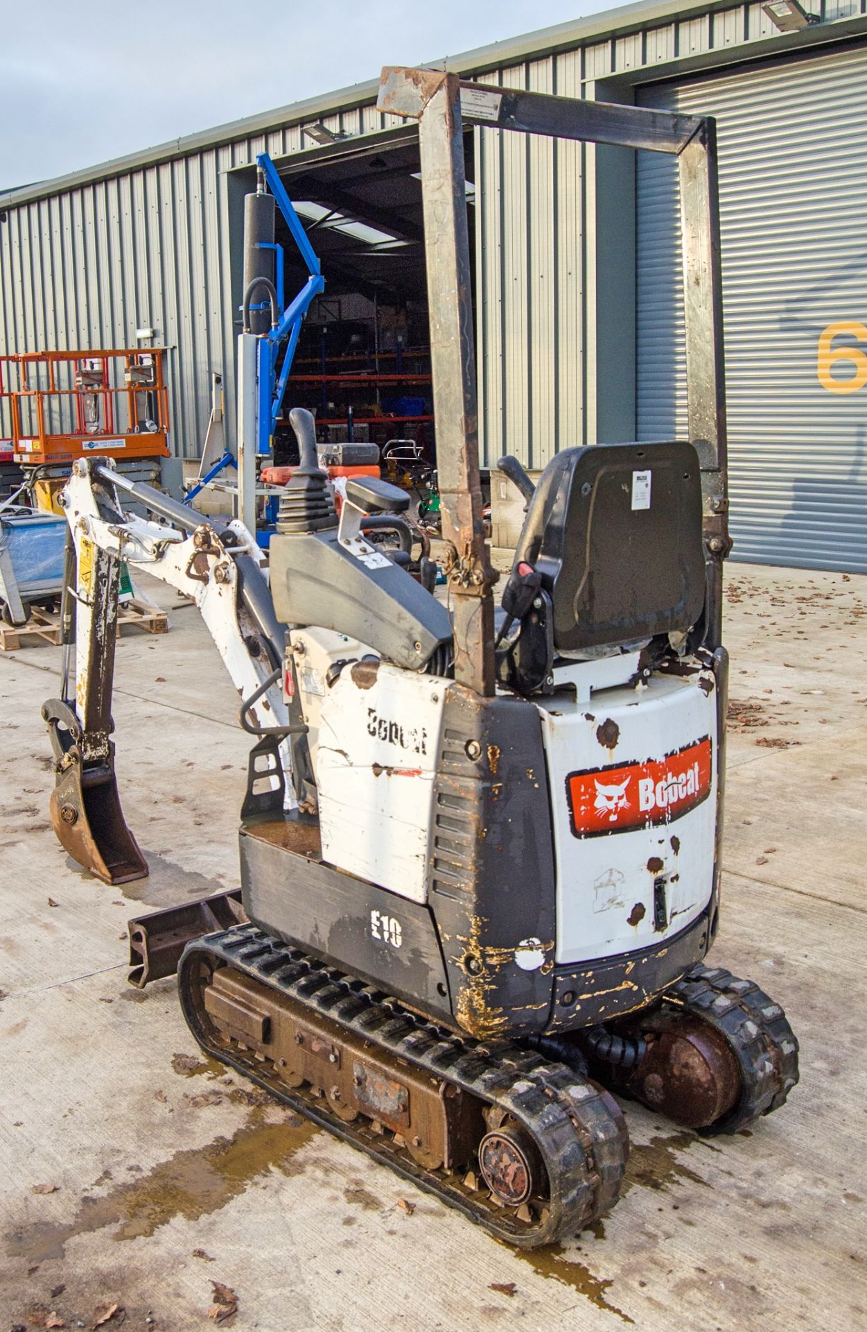 Bobcat E10 1 tonne rubber tracked mini excavator Year: 2016 S/N: P14581 Recorded Hours: 2429 - Image 4 of 26