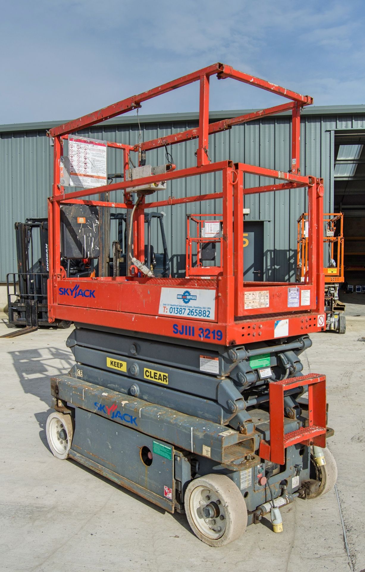 Skyjack SJIII 3219 battery electric scissor lift access platform Year: 2004 S/N: 243792 19040 - Bild 2 aus 6