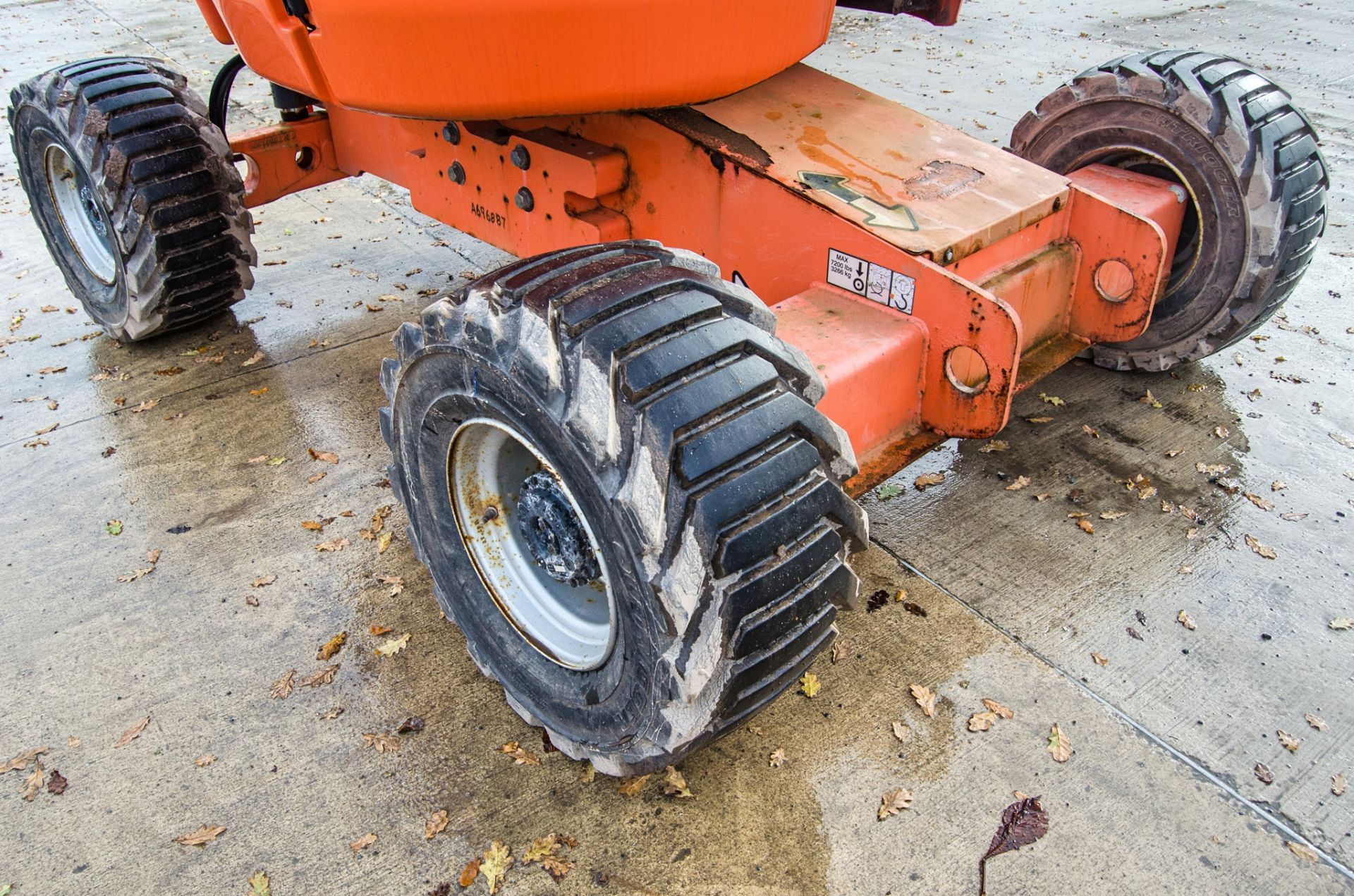 JLG 450AJ Series II diesel/electric articulated boom lift access platform Year: 2015 S/N: E300002771 - Image 13 of 21