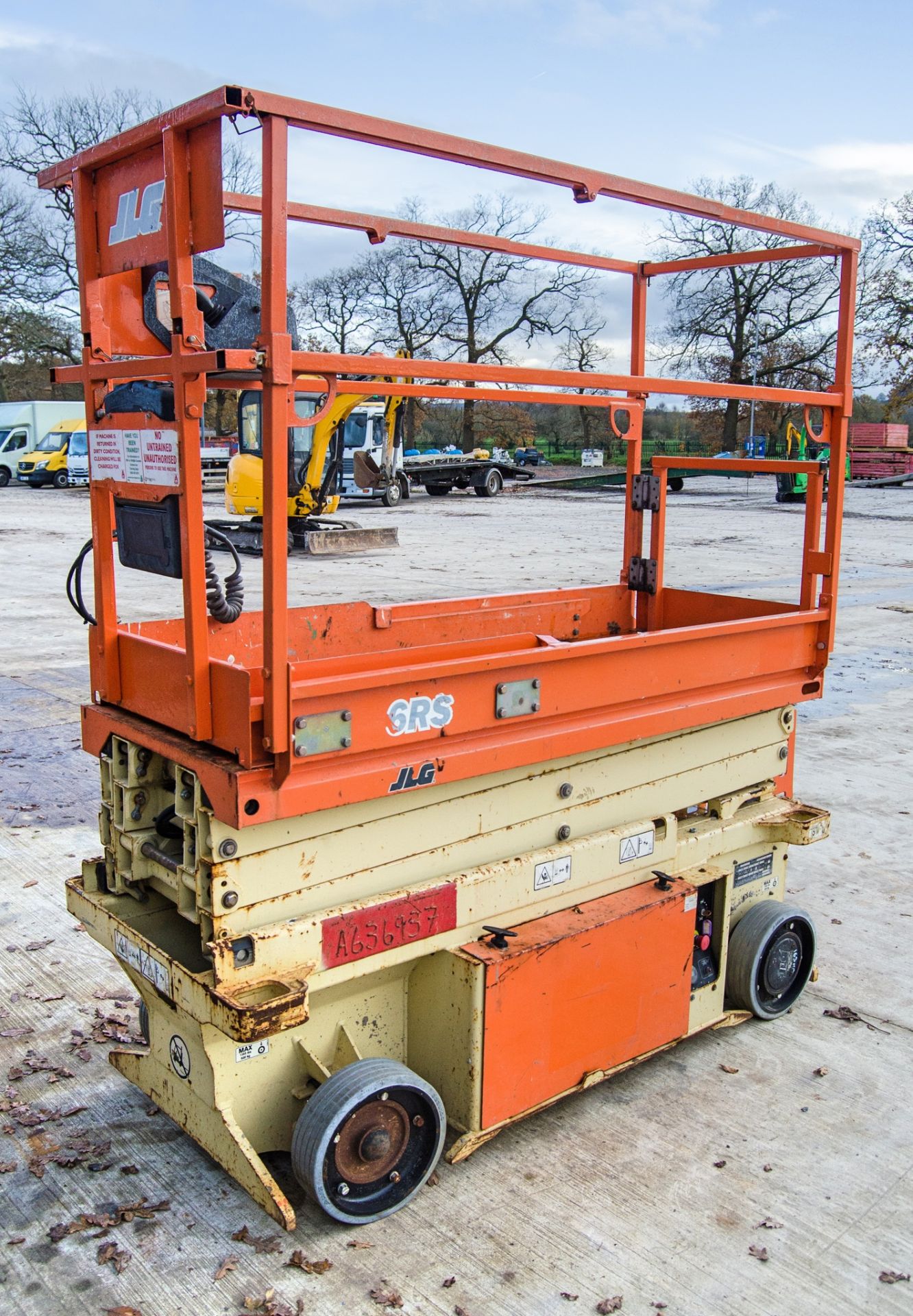JLG 6RS battery electric scissor lift access platform Year: 2014 S/N: 16568 Recorded Hours: 256 - Image 2 of 11