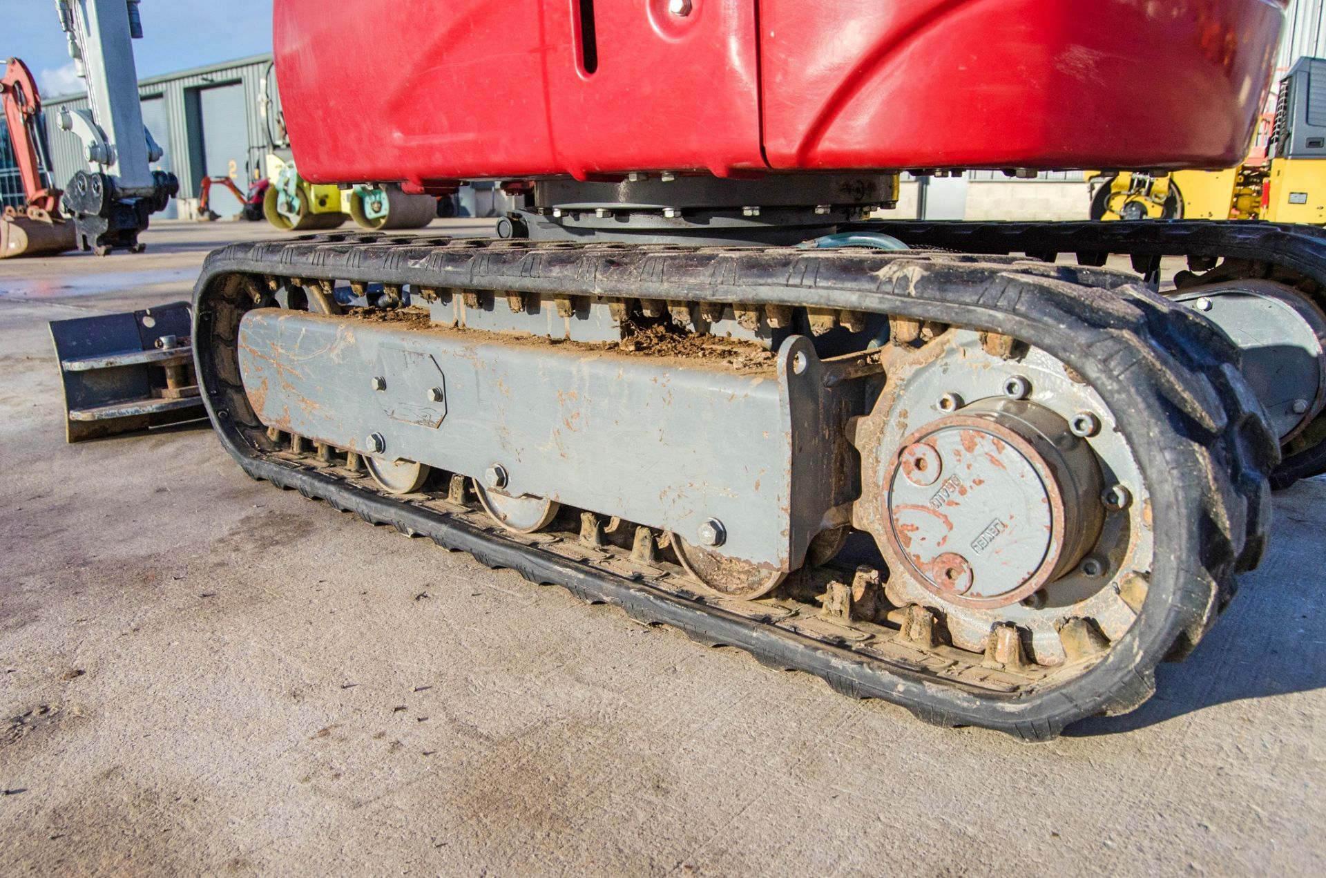 Takeuchi TB210 1.1 tonne rubber tracked micro excavator Year: 2022 S/N: 8698 Recorded Hours: 300 - Image 10 of 29