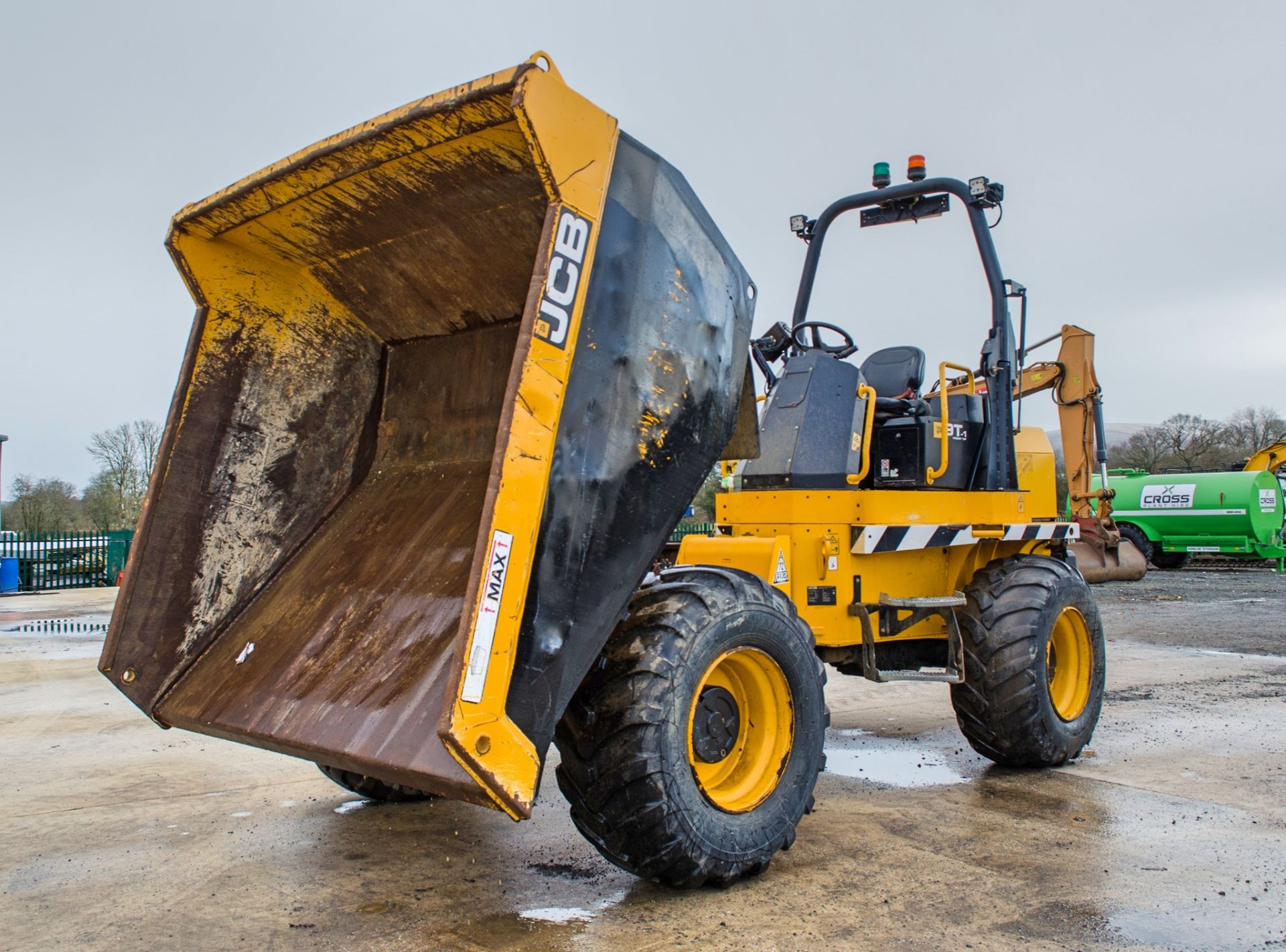 JCB 9 tonne straight skip dumper Year of manufacture: 2018 S/N: 2780314 Recorded Hours: 2000 c/w - Image 9 of 24