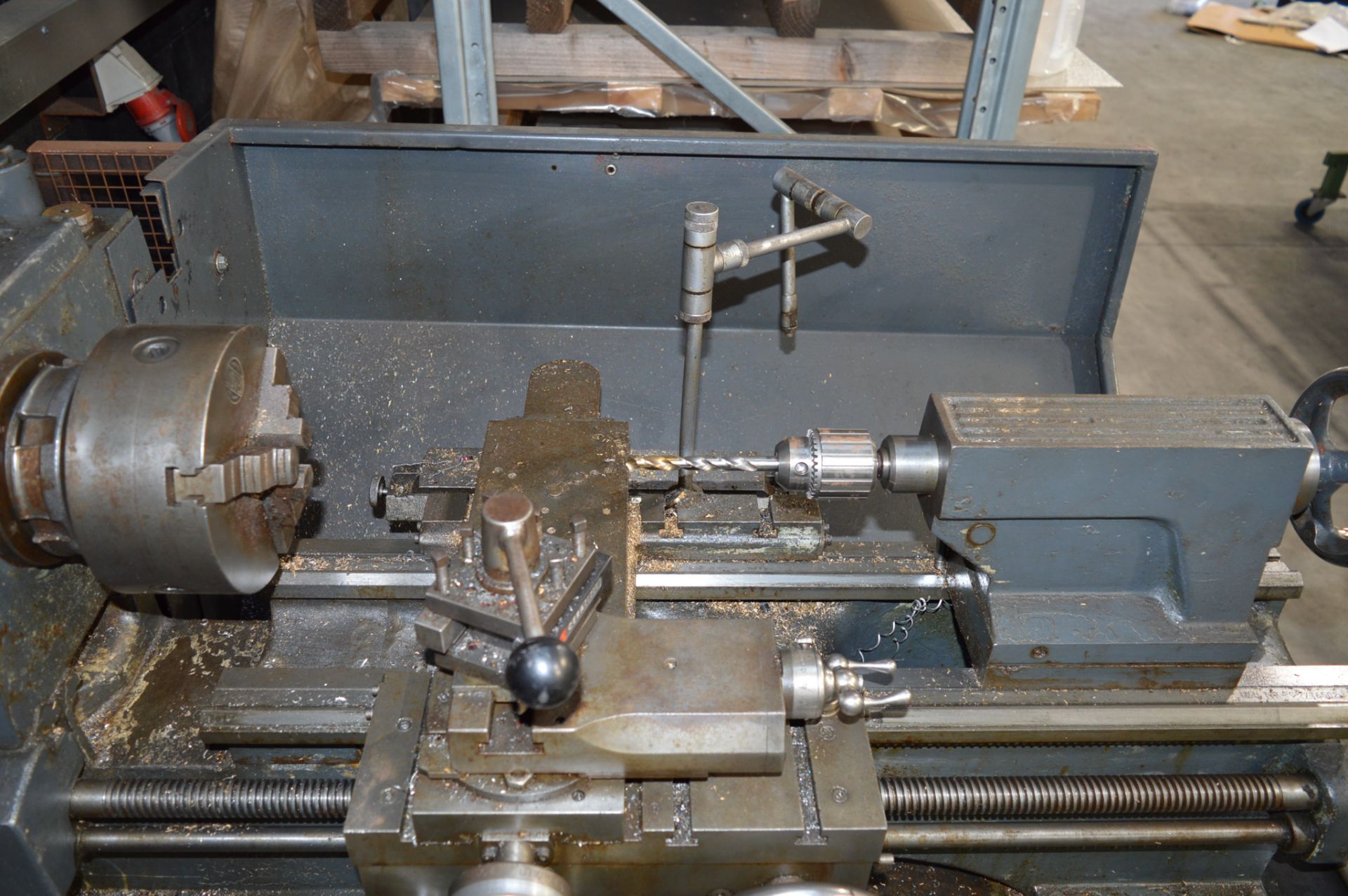 Colchester 600 centre lathe Swing approx. 13" x 20" S/N: 2/76502 c/w 3 & 4 jaw chucks - Image 2 of 6