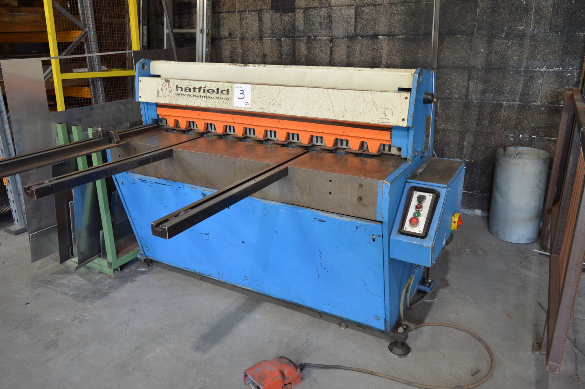 Edwards 3.25 x 1250 guillotine Capacity: 1255 x 3.25mm M/C no: 77C/46716 c/w backstop - Image 2 of 5