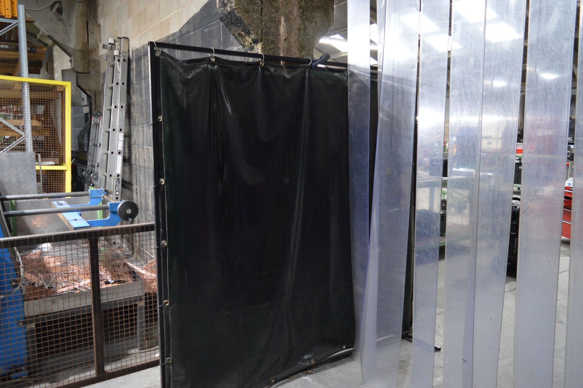 3 - welding screens - Image 2 of 2