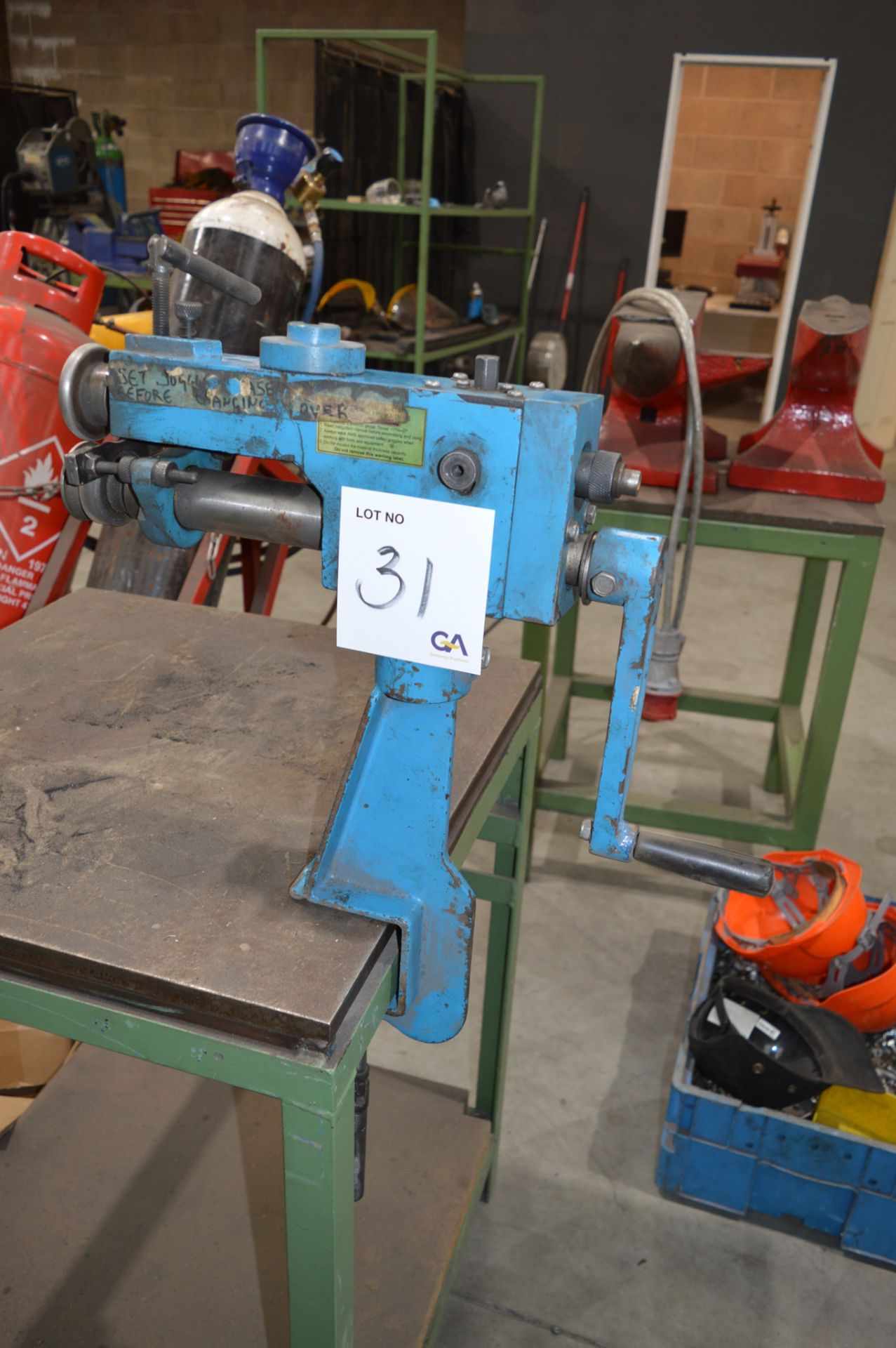 Manual swaging machine