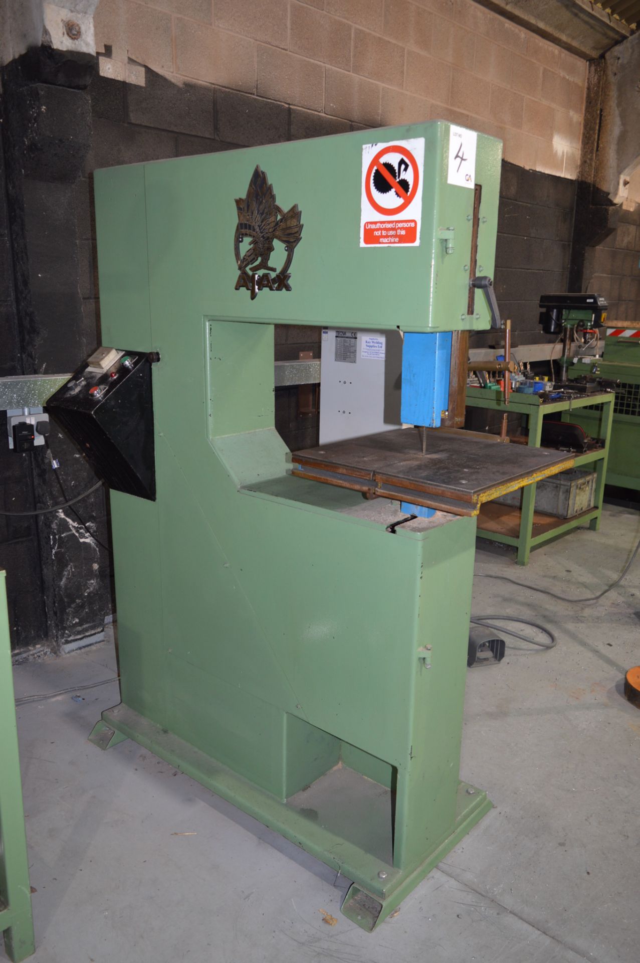 Ajax AJV600 240v vertical bandsaw 600mm throat Year: 1996 S/N: 34937/B76376 - Image 2 of 5