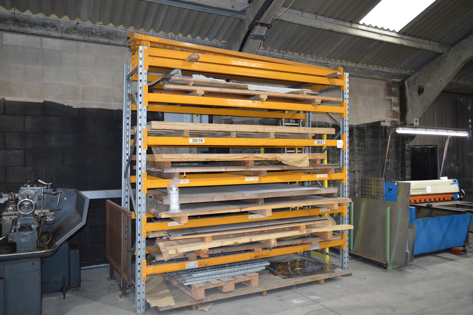 2 - bays of boltless steel pallet racks Comprising: 4 - end frames each 900mm x 2750mm high 36 -
