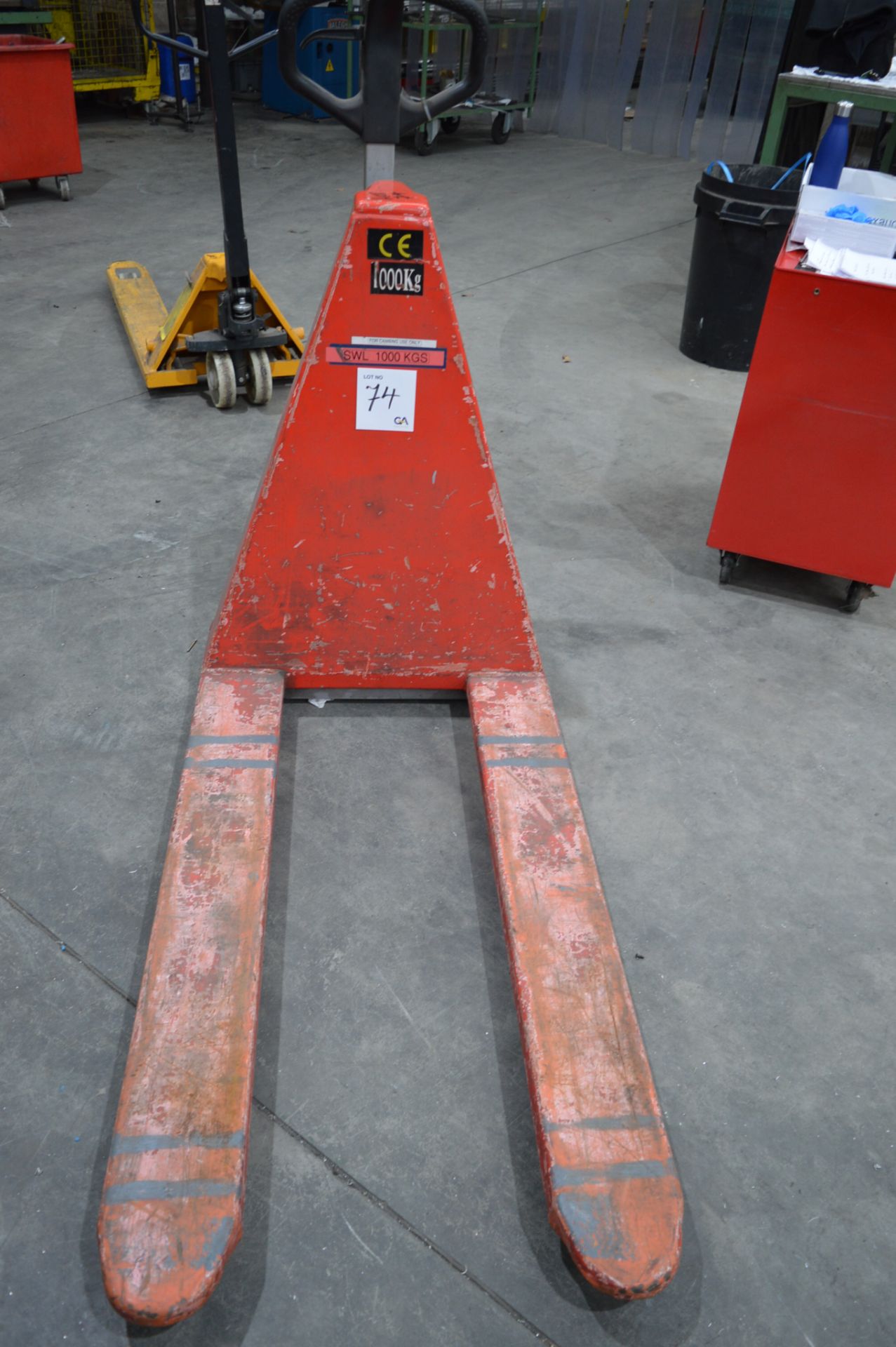 Warrior hydraulic high lift pallet truck Capacity 1000kg - Image 2 of 2