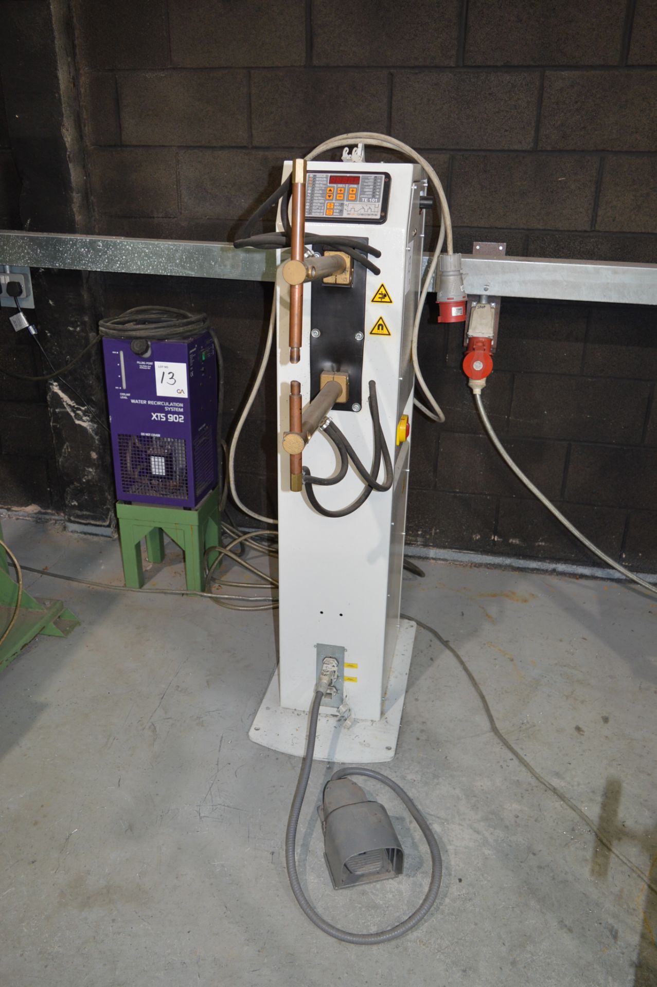 Tecna 4646N 400v 20 kva column spot welder Year: 2018 S/N: 02836 c/w Parweld XTS902 water