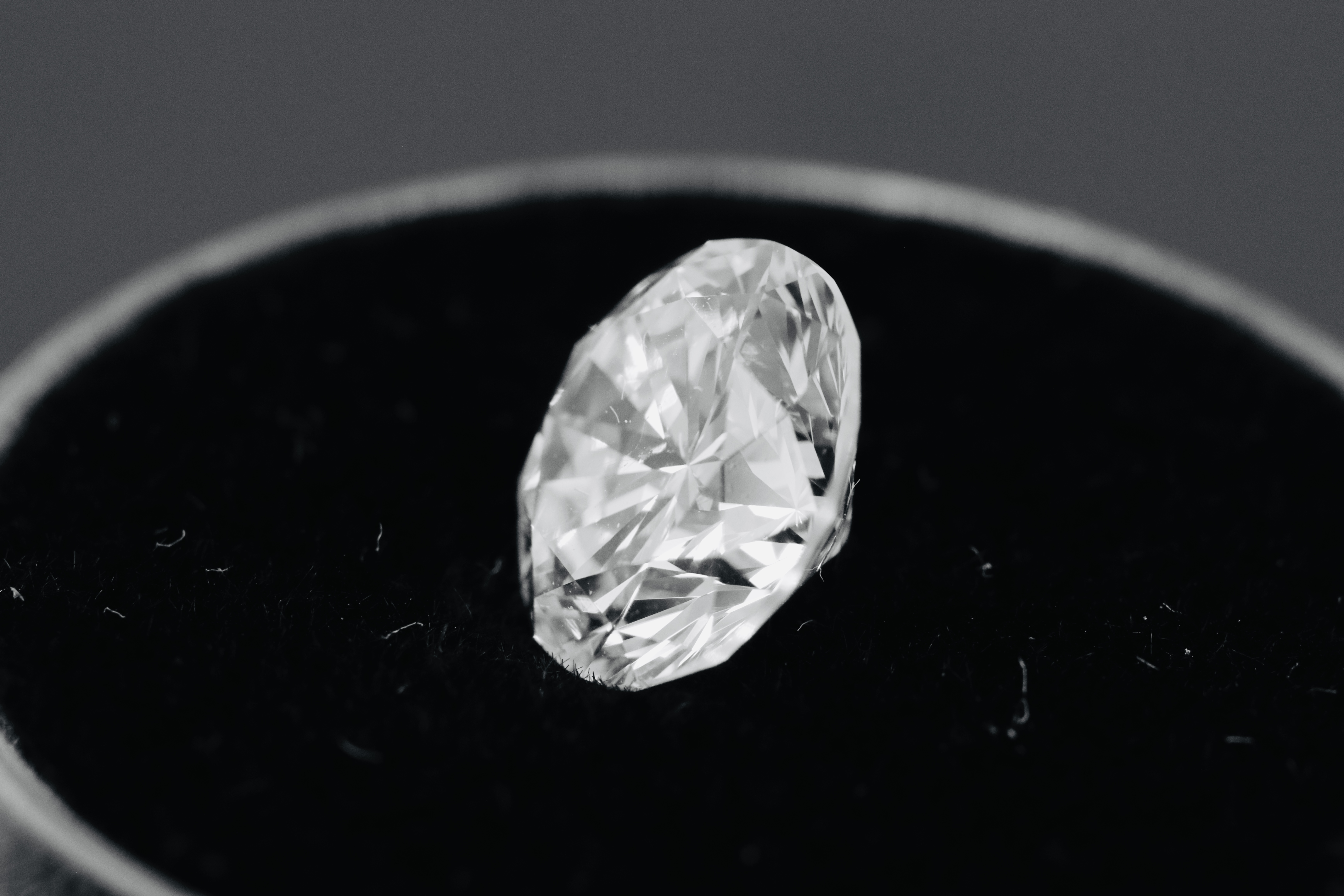 ** ON SALE ** Single - Round Brilliant Cut Natural Diamond 2.15 Carat Colour H Clarity VS1 - Image 12 of 13