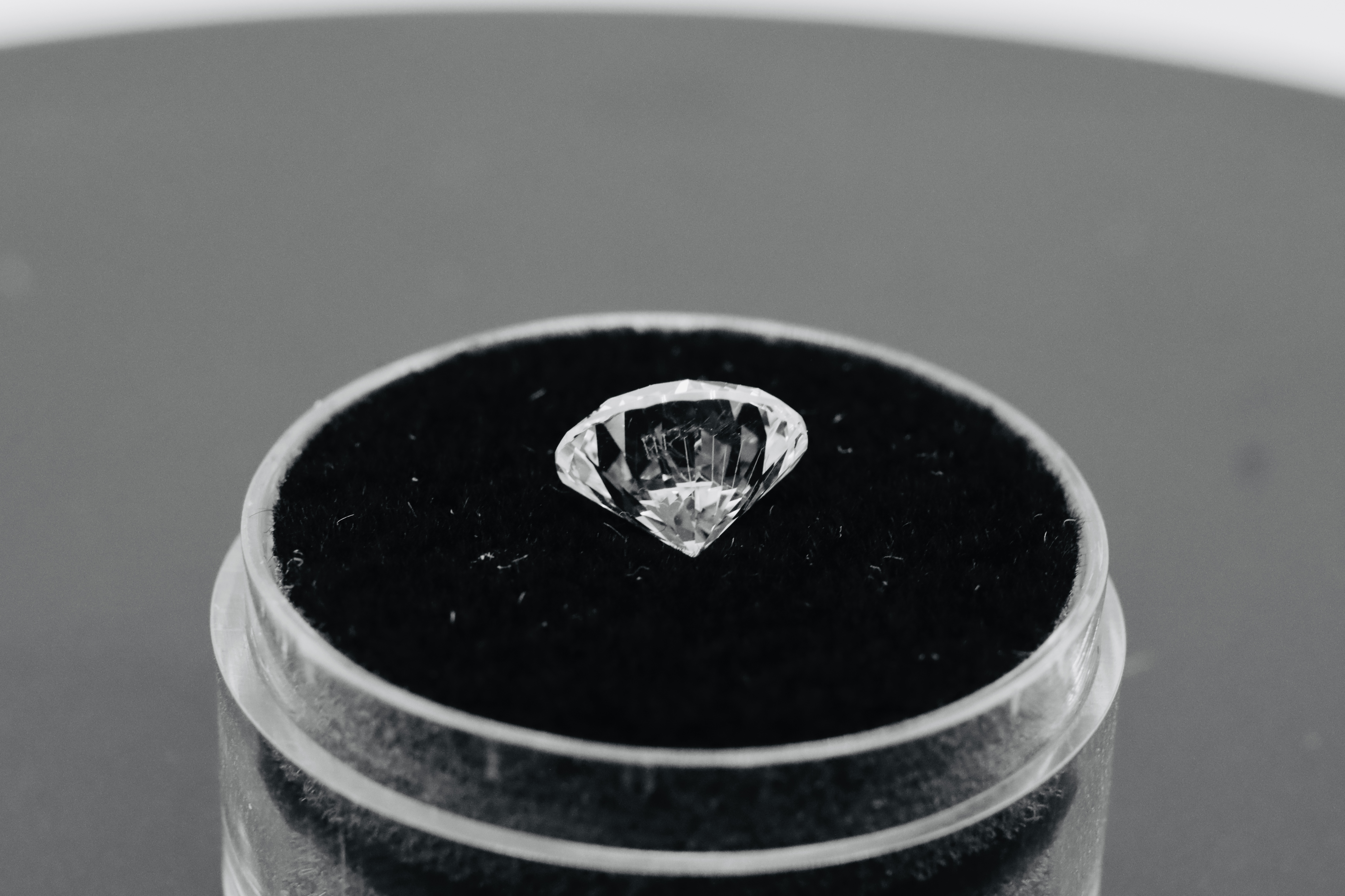 ** ON SALE ** Single - Round Brilliant Cut Natural Diamond 2.15 Carat Colour H Clarity VS1 - Image 7 of 13