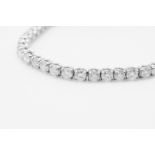 9.0 Carat 18ct White Gold Tennis Bracelet set with Round Brilliant Cut Natural Diamonds