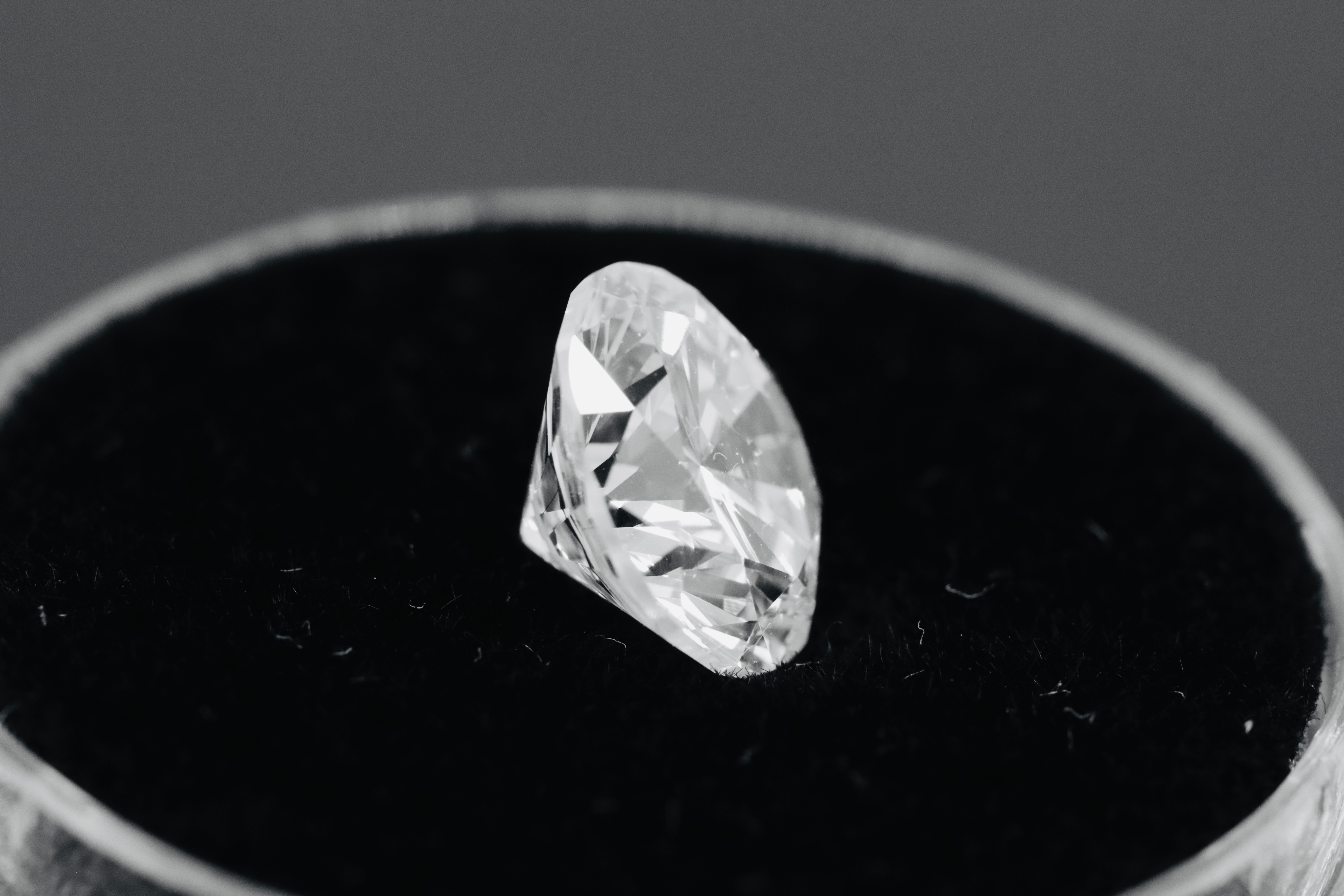 ** ON SALE ** Single - Round Brilliant Cut Natural Diamond 2.15 Carat Colour H Clarity VS1 - Image 13 of 13
